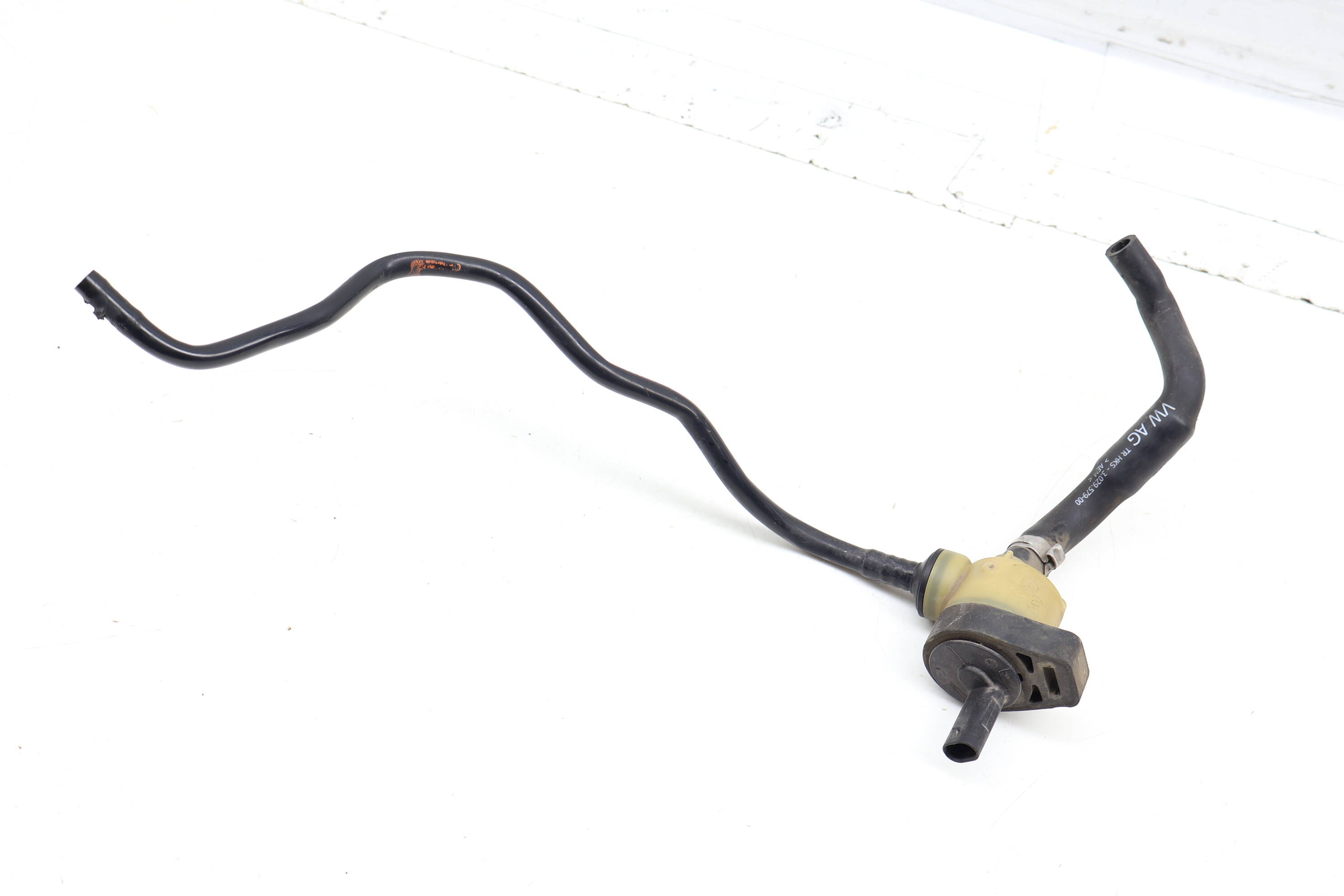 Pcv Breather Hose / Engine Tube 06E103207AR