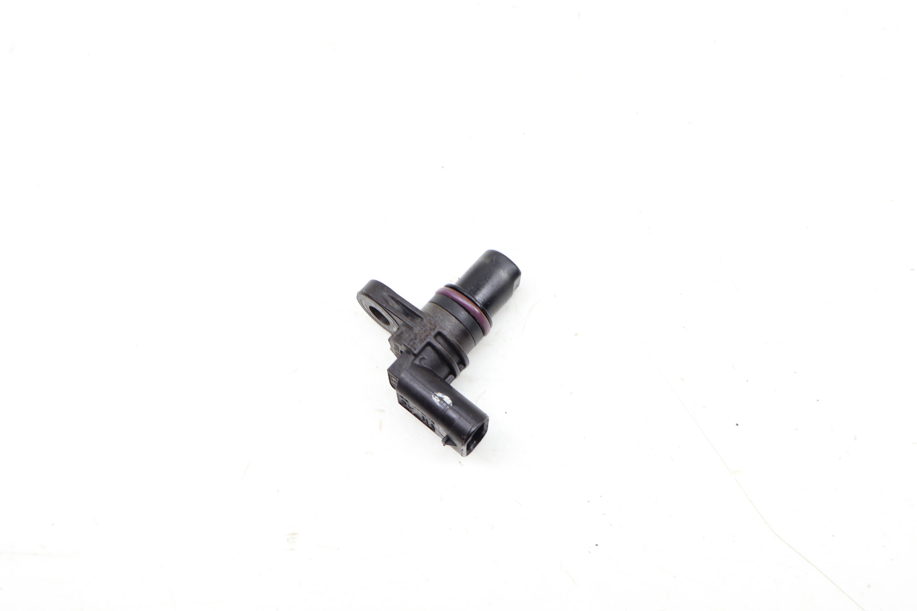 Cam / Camshaft Position Sensor 04C907601
