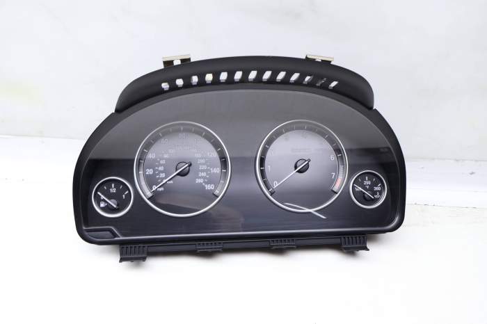Instrument Cluster / Speedometer 62106844008 main product photo
