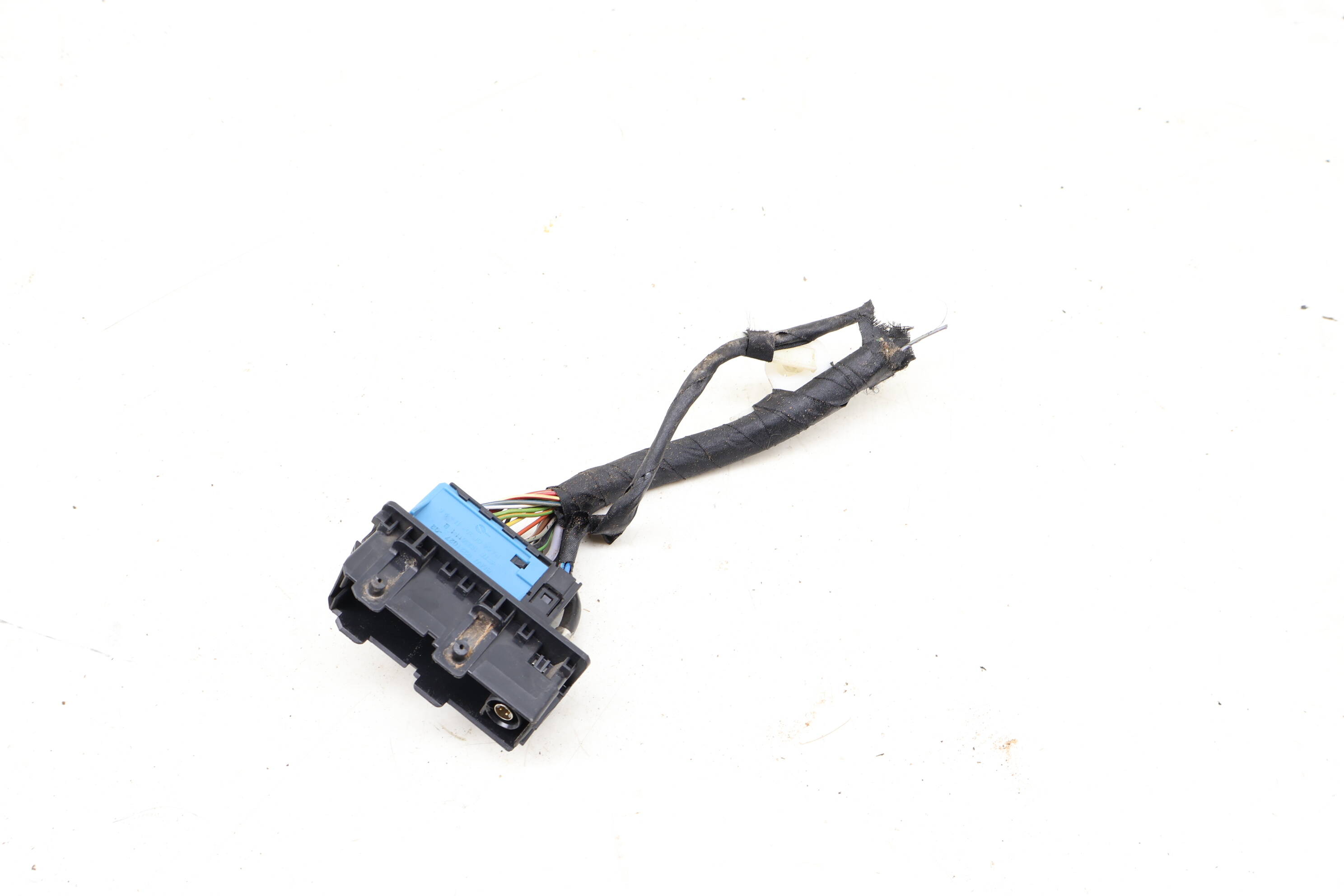 Door&#x20;Wiring&#x20;Harness&#x20;Connector&#x20;&#x2F;&#x20;Pigtail&#x20;61129221027