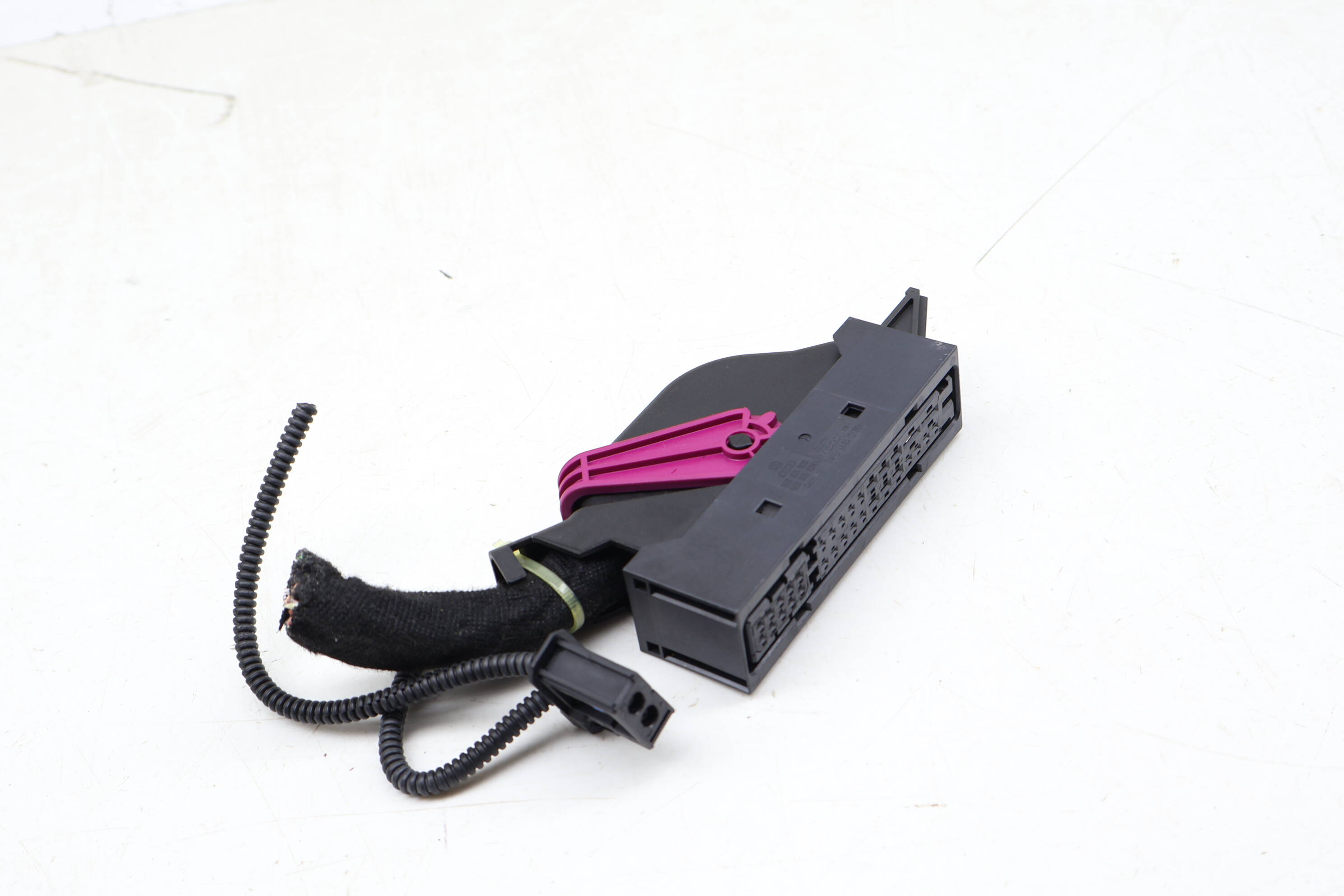 Amplifier / Amp Wiring Connector Pigtail 4E0971636