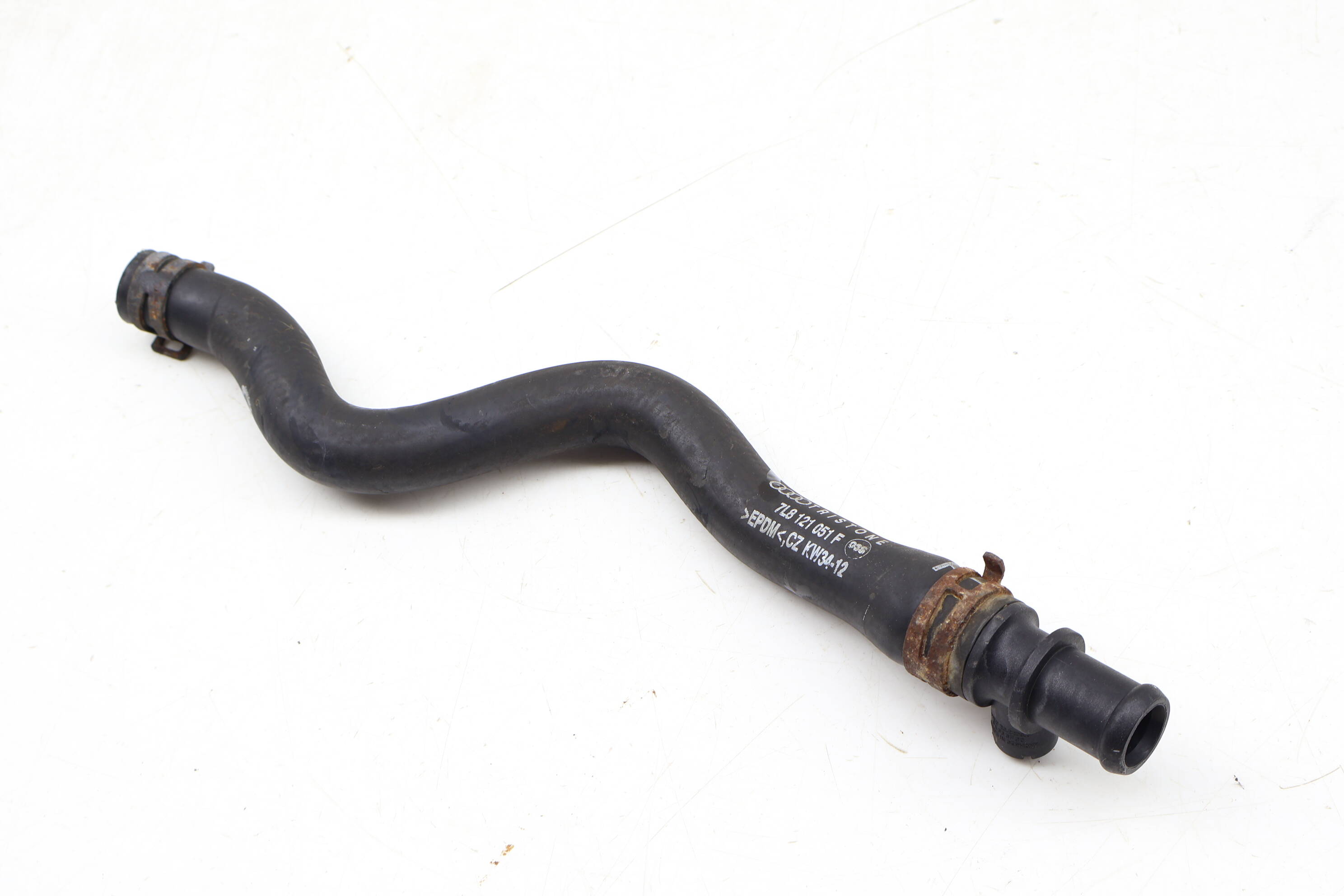 Auxiliary Radiator Upper Coolant Hose / Line 7L8121051F