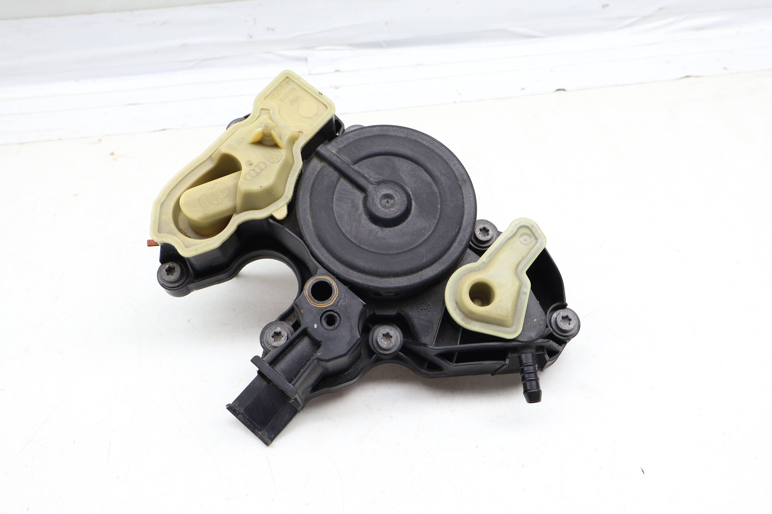 Pcv / Engine Oil Separator 06K103495AH