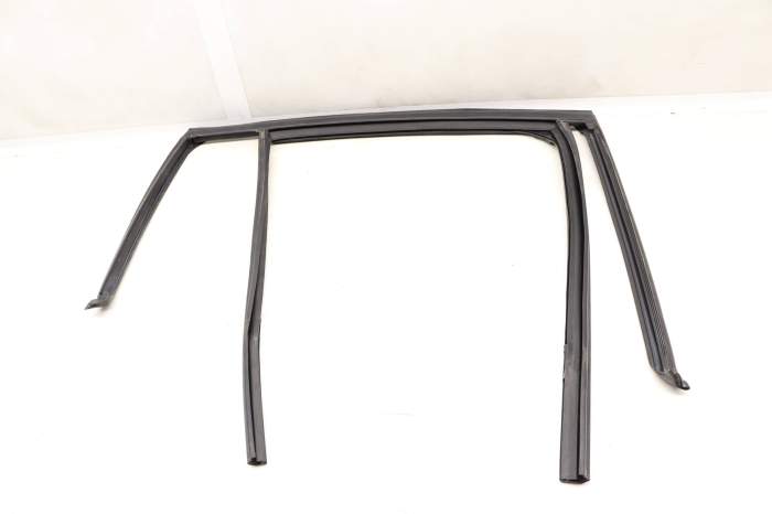 Door Guide / Window Seal 51357311264 main product photo