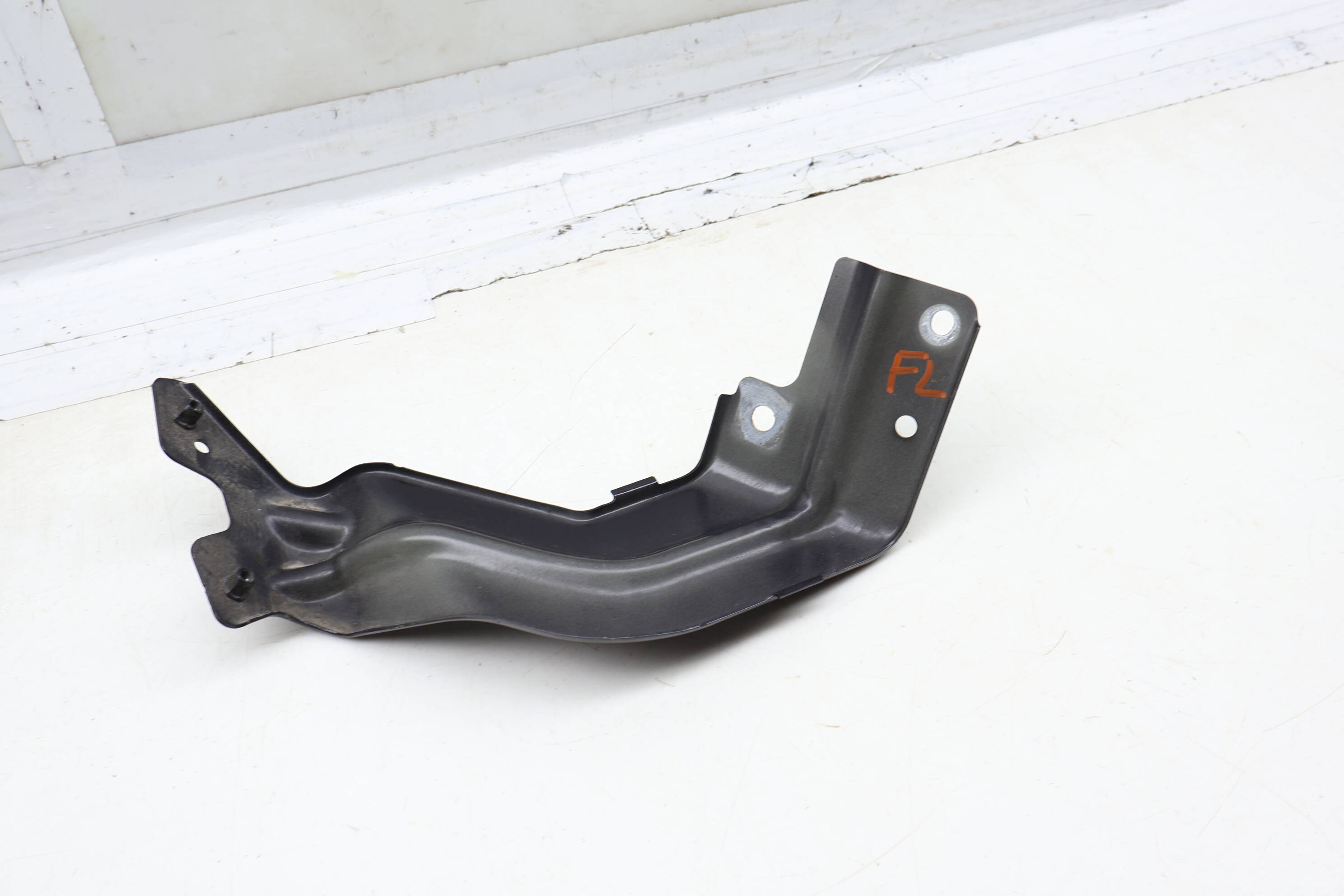 Fender Mount / Bracket 3CM821135