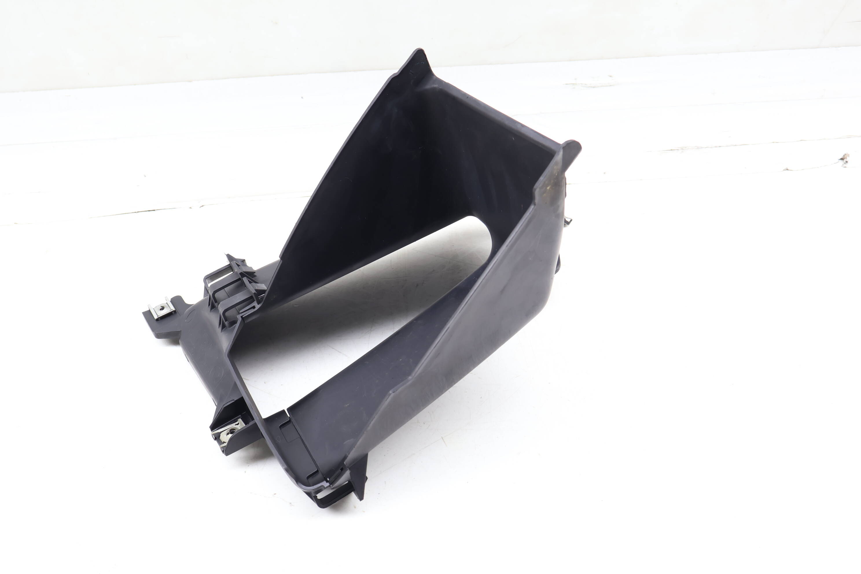 Engine Air Intake Duct / Tube 51748046326