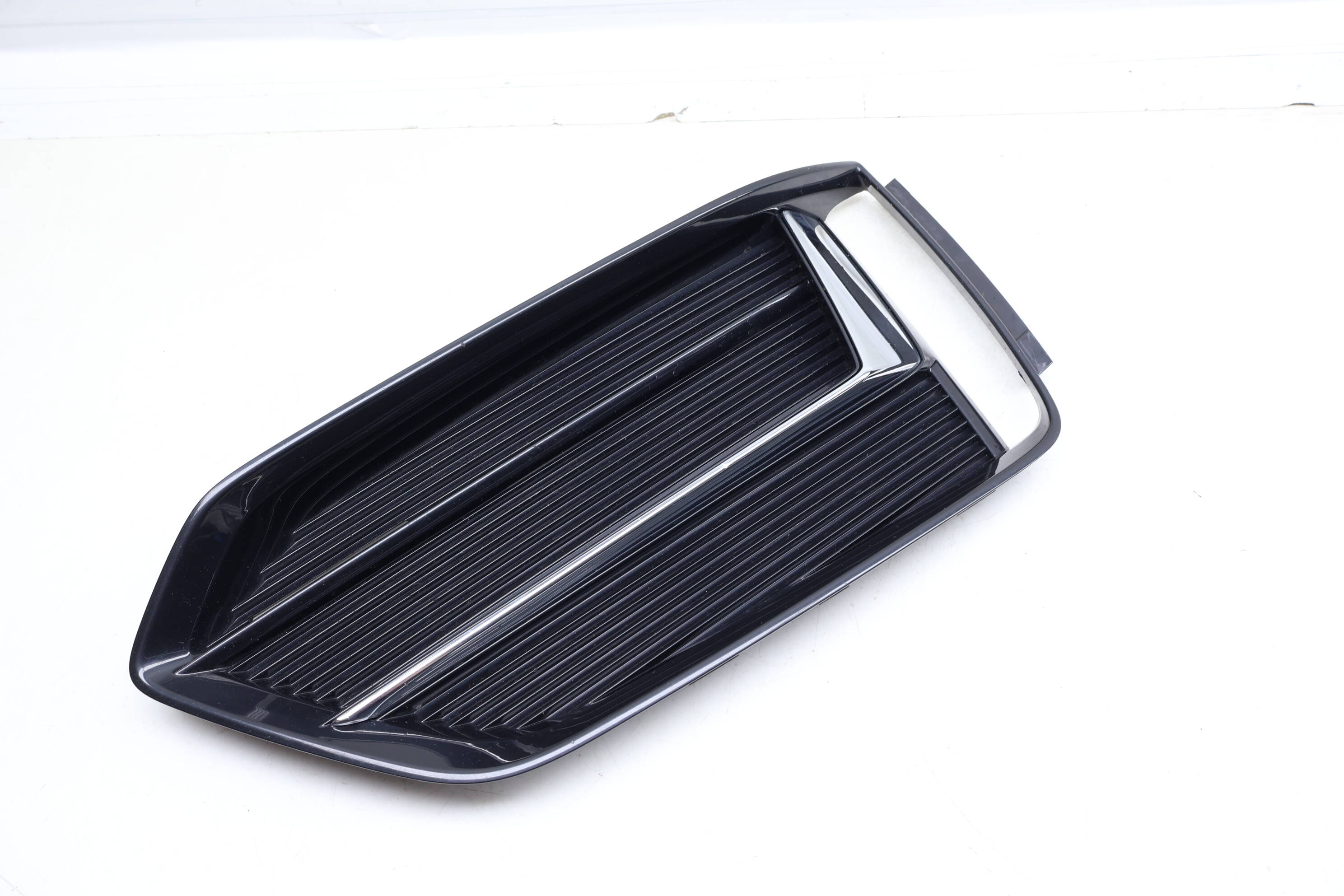 Bumper Grille 8W6807682M