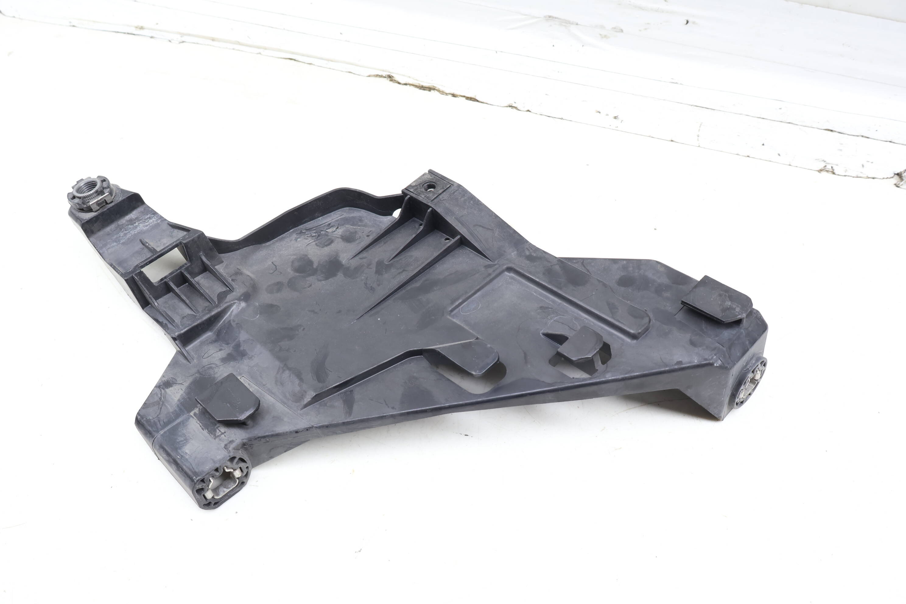 Headlight Mount Bracket / Retaining Plate 8R0941454A