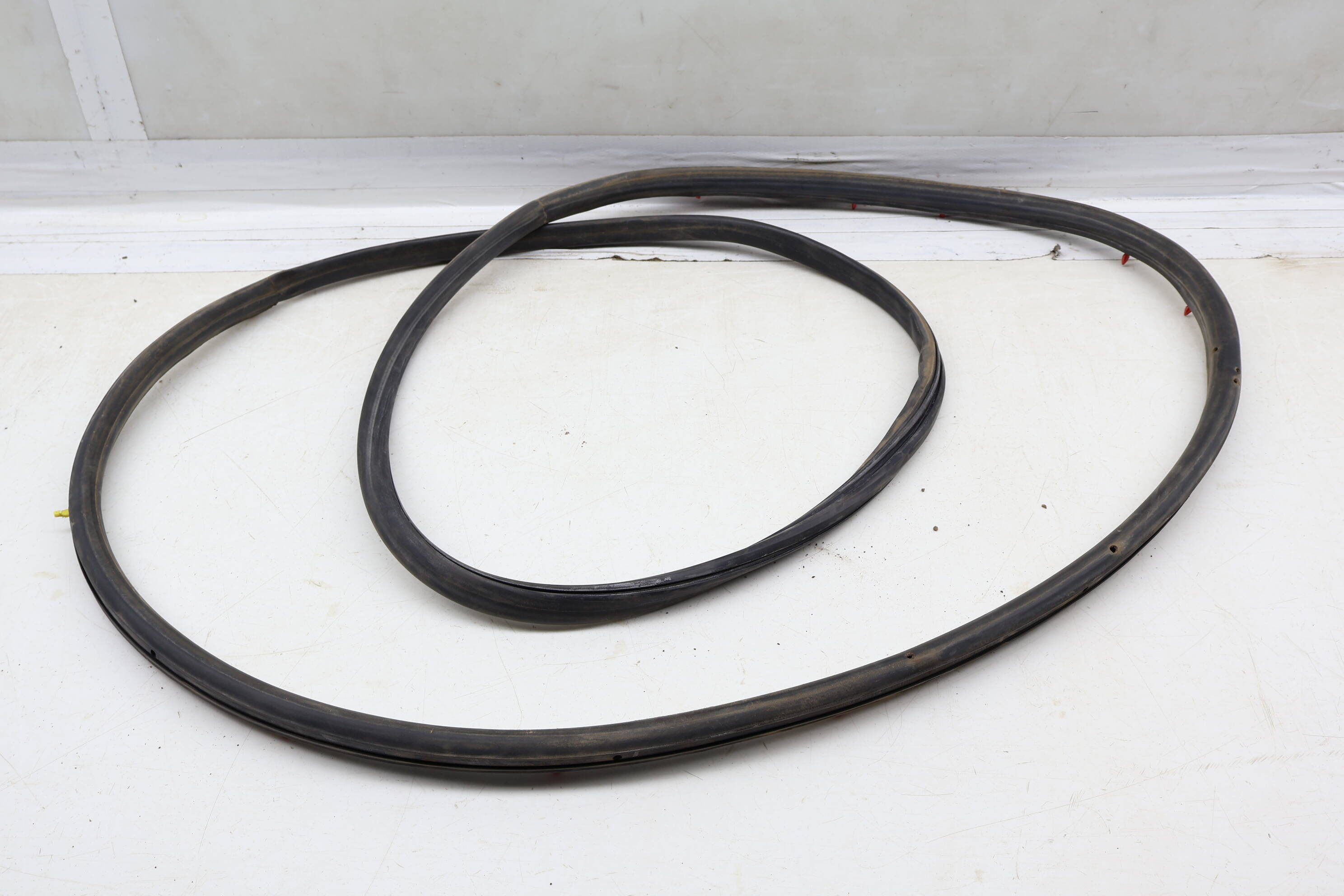 Outer Door Seal / Weather Stripping 4E4839911F