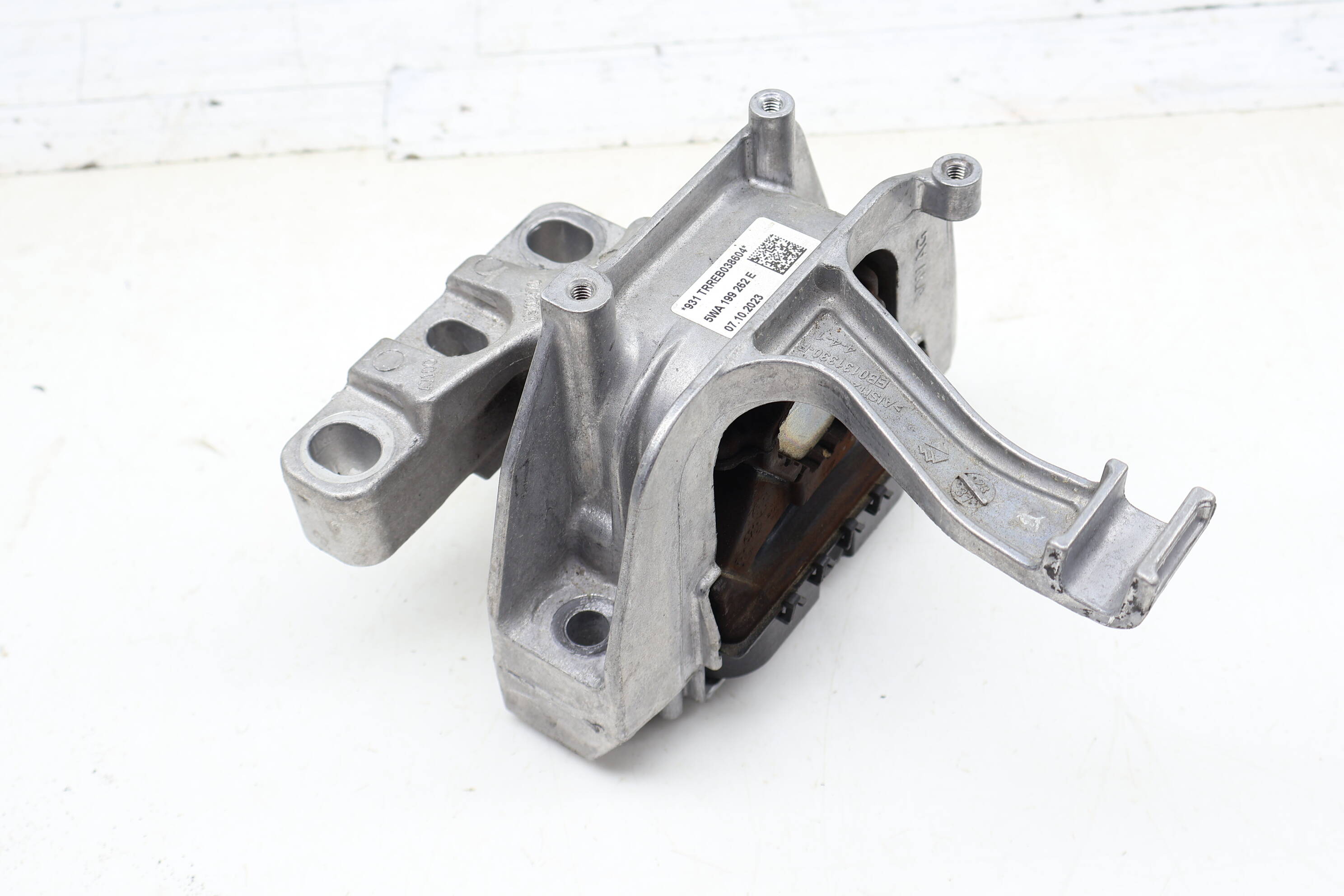Engine / Motor Mount 5WA199262E