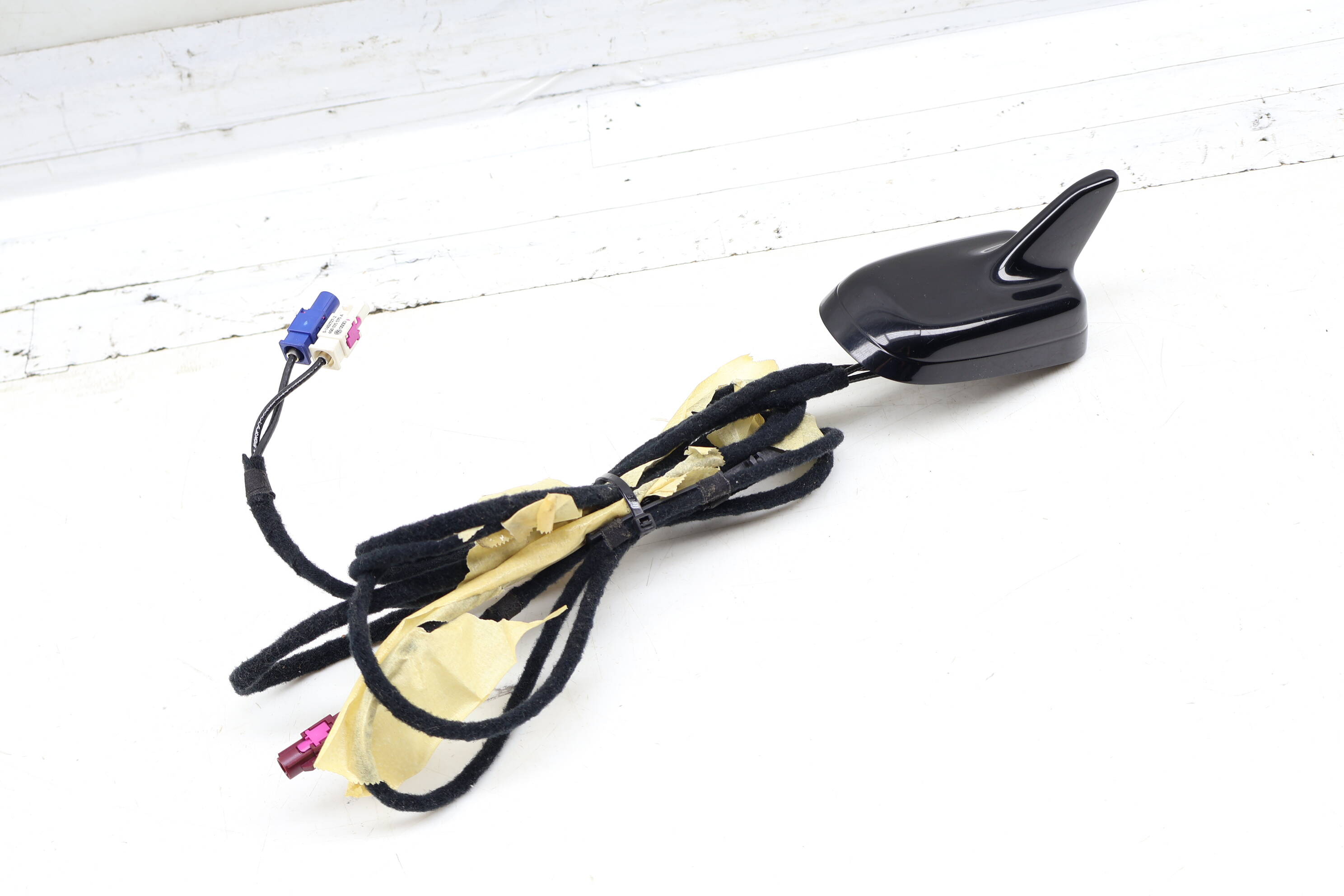 Roof / Shark Fin Antenna 4F5035503K