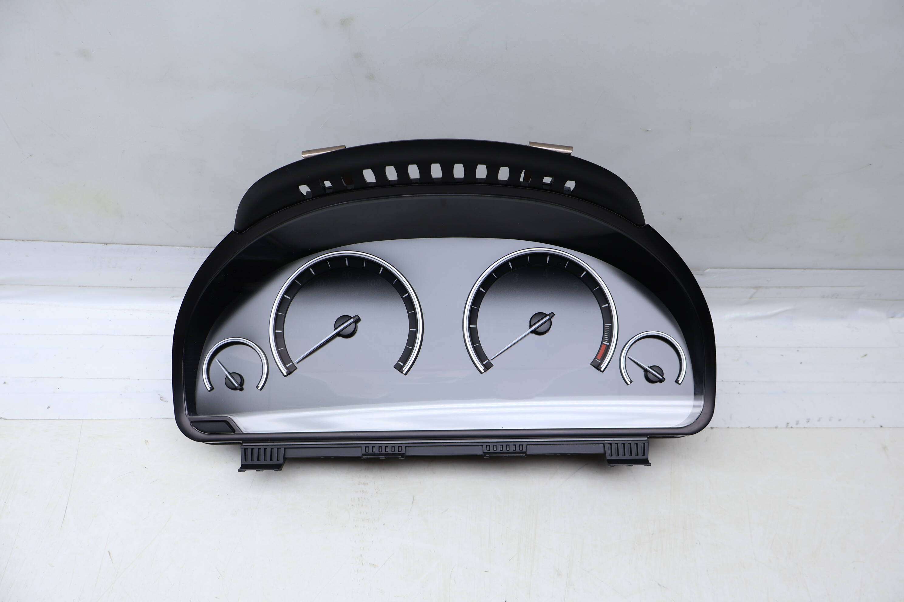 Instrument Cluster / Speedometer 62106802327