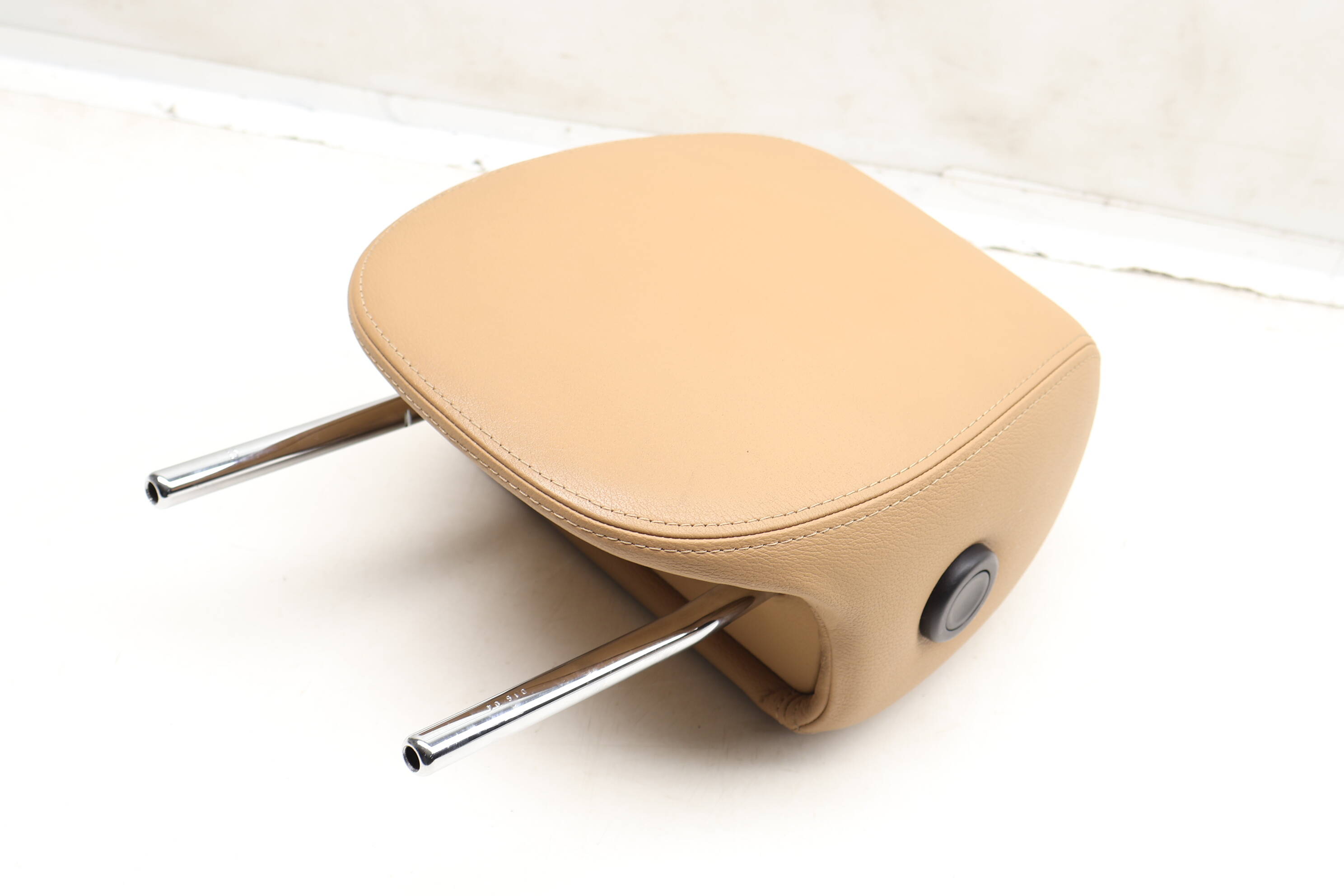 Seat Headrest / Head Rest 7L5881901D 95552181500