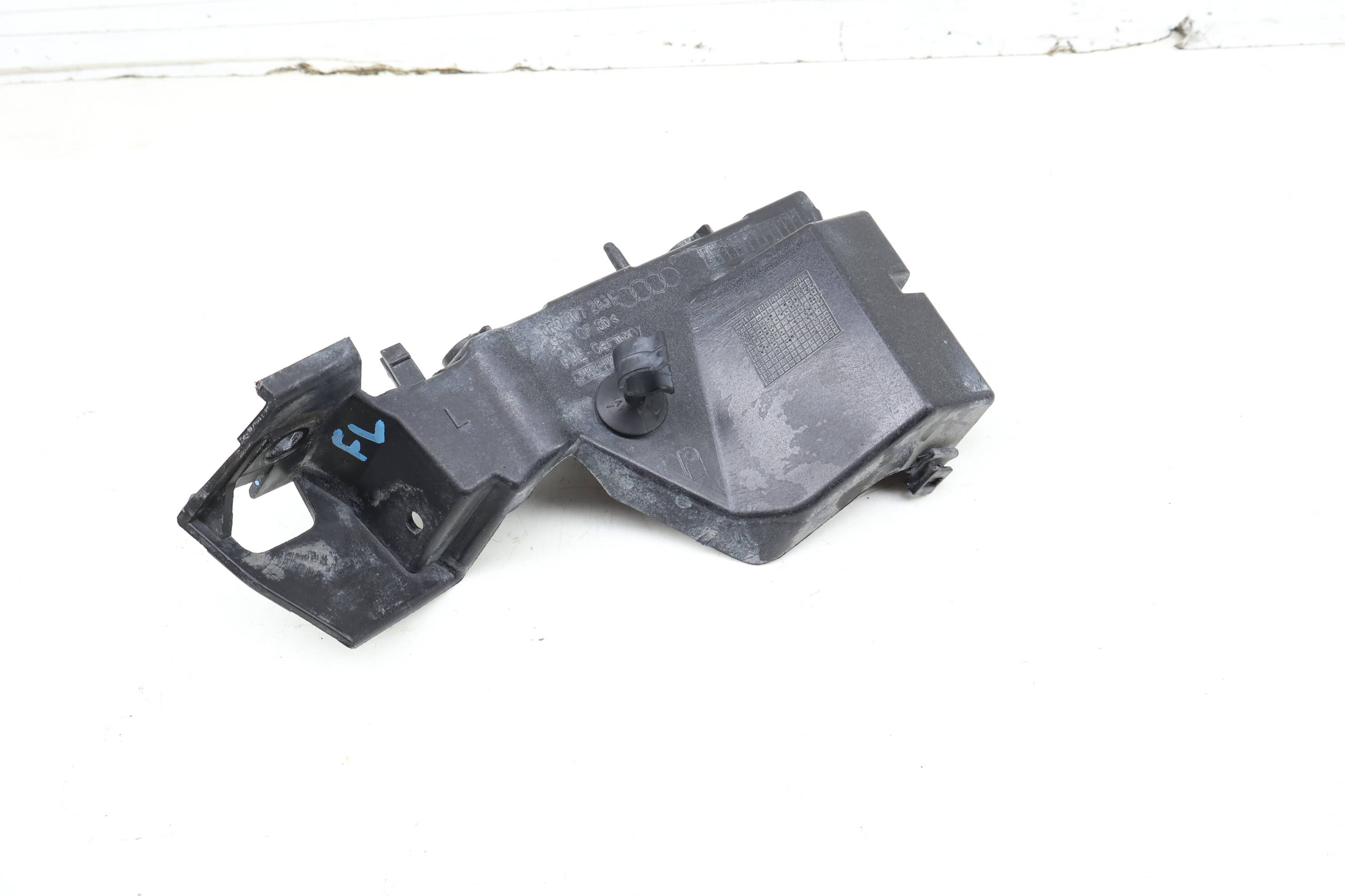 Bumper Guide / Bracket 8R0807283C