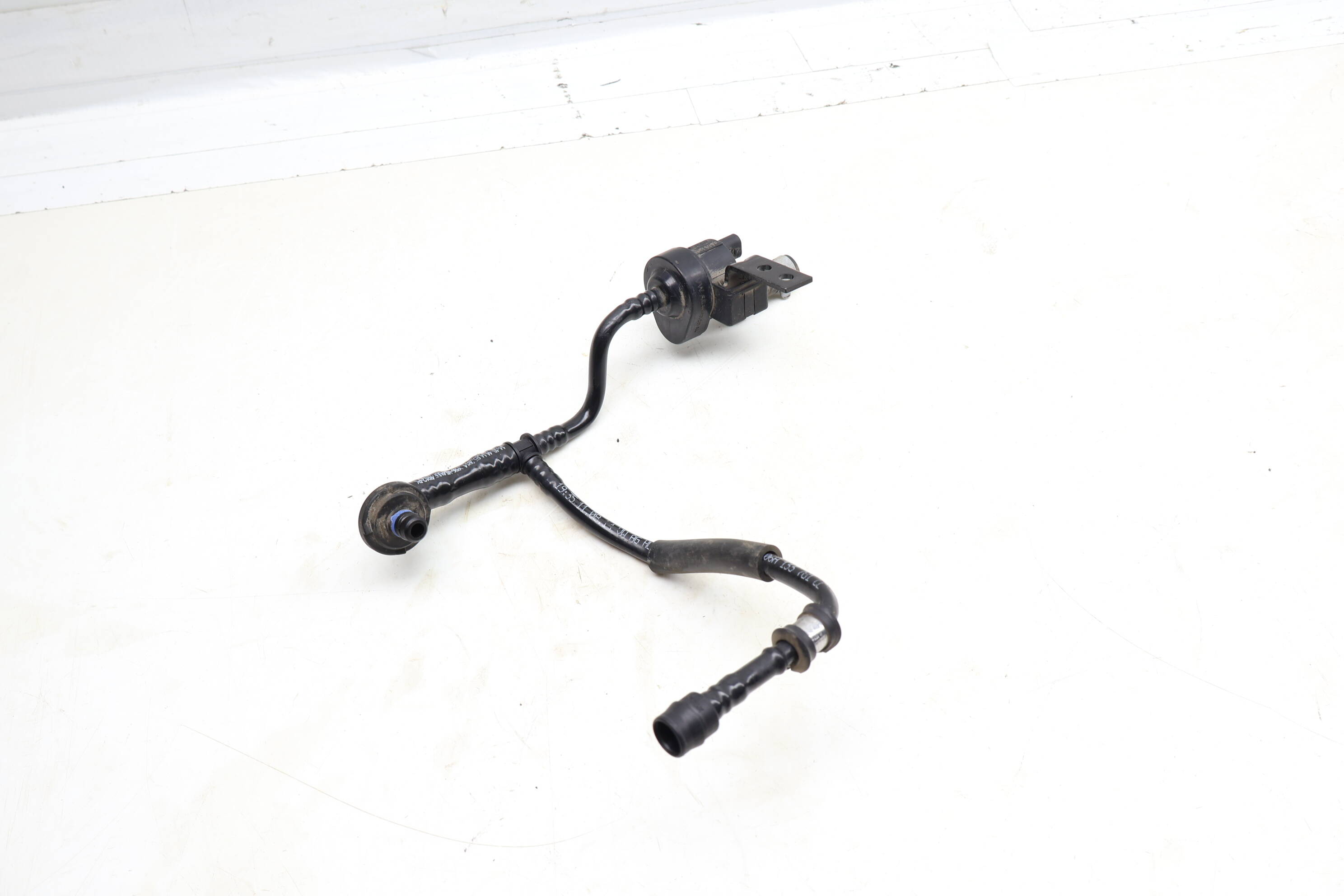 Vacuum Line / Hose Set W/ Purge Valve 06H133781CL