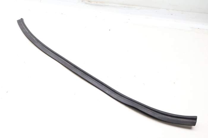 Engine Bay Seal / Weather Stripping 7P5823737 95851161100 main product photo