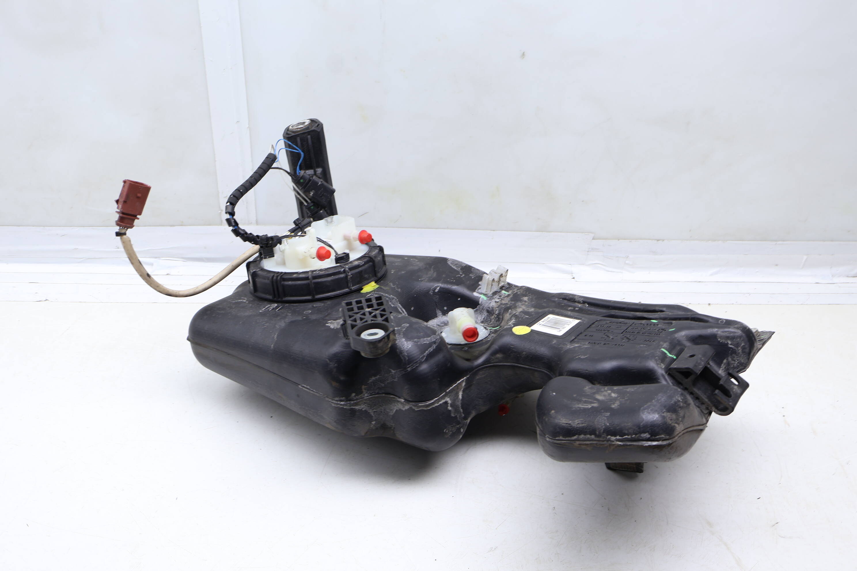 Diesel Exhaust Fluid Tank / Def Reservoir (Active) 4L0131878R