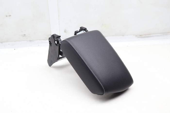 Center Console Armrest / Arm Rest 5NN864207C main product photo