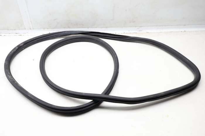 Inner Door Seal / Weather Stripping 51727393423 main product photo