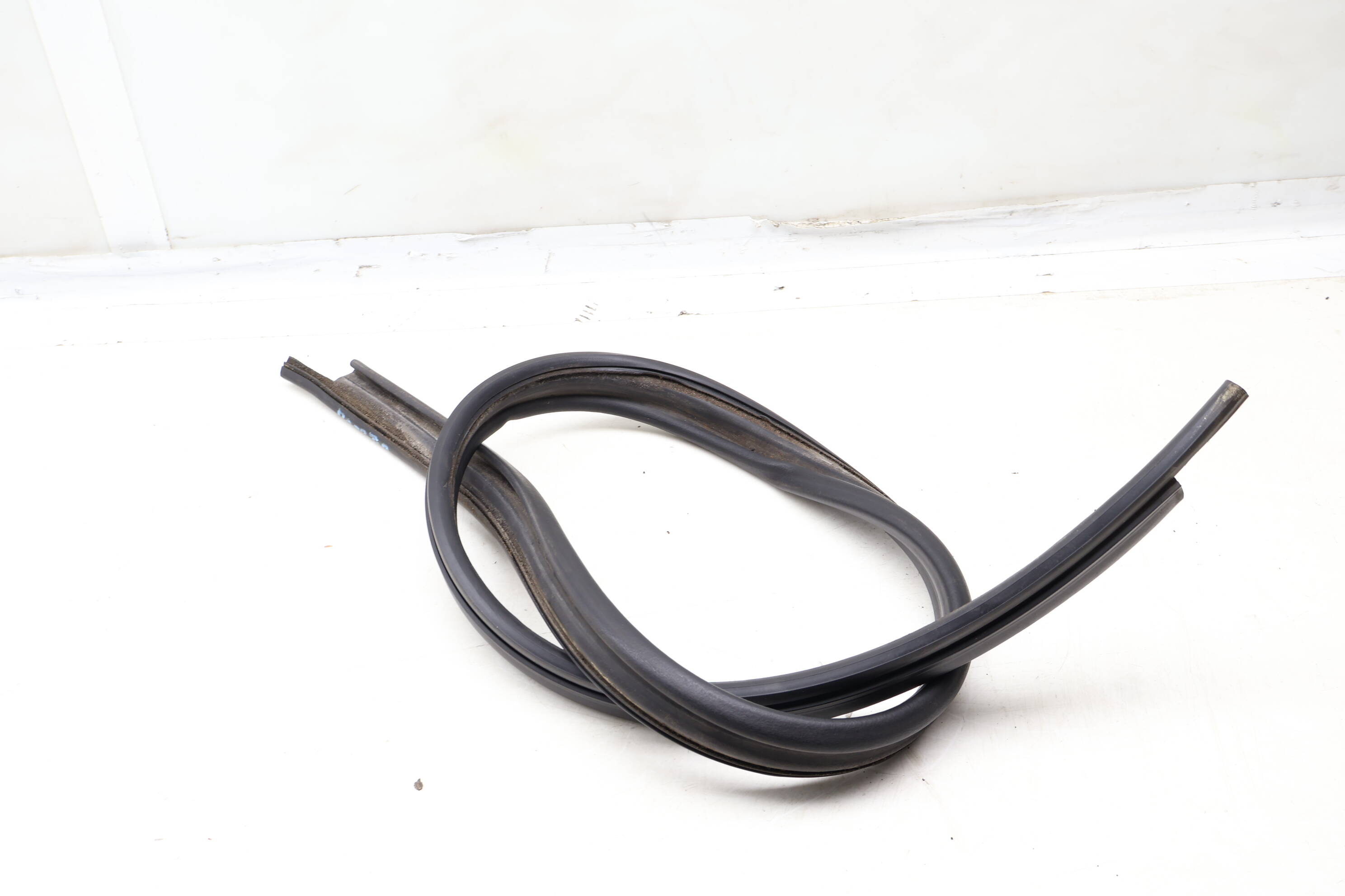 Convertible Top Seal / Weather Stripping 98656139301