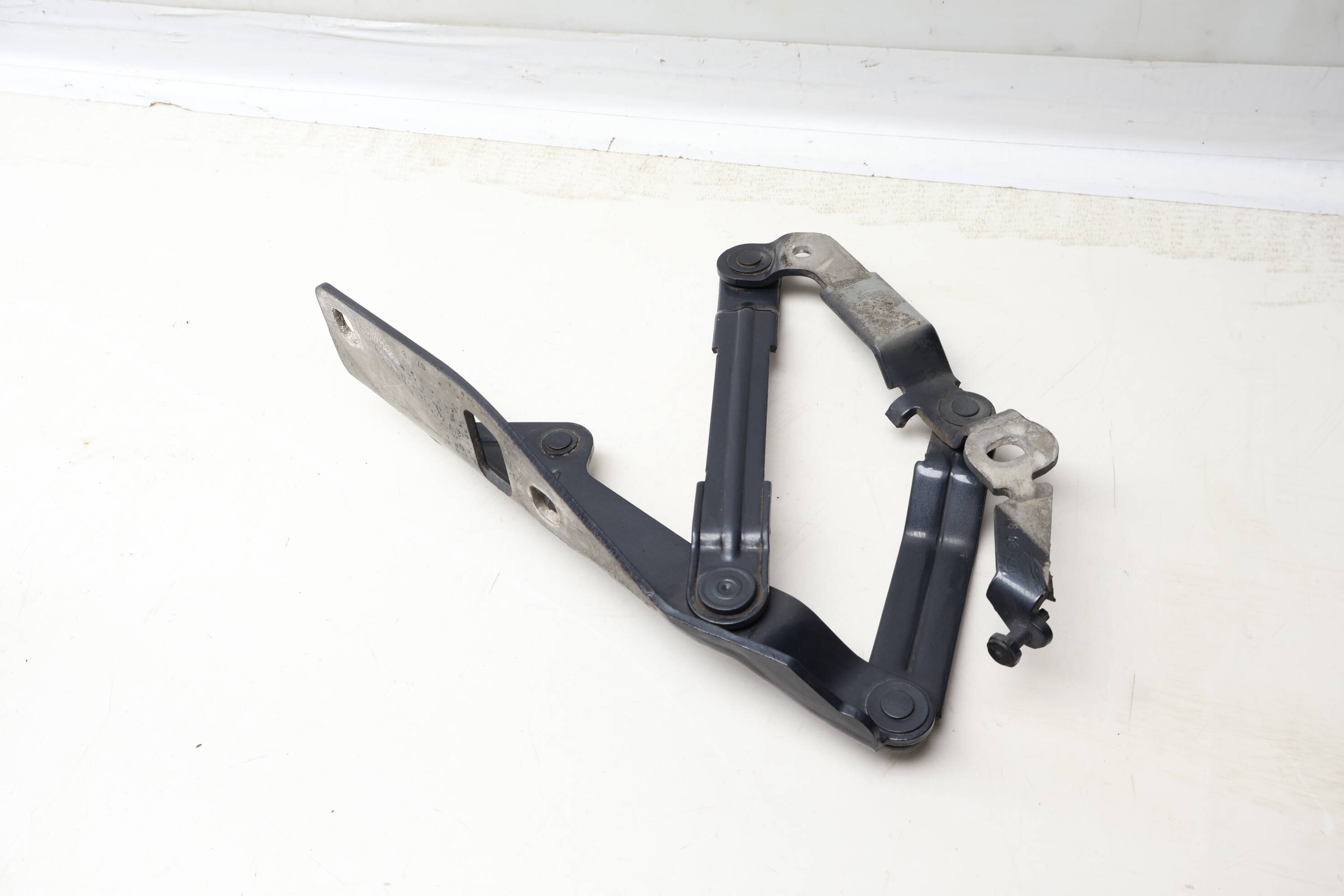 Hood Hinge 8J0823301H