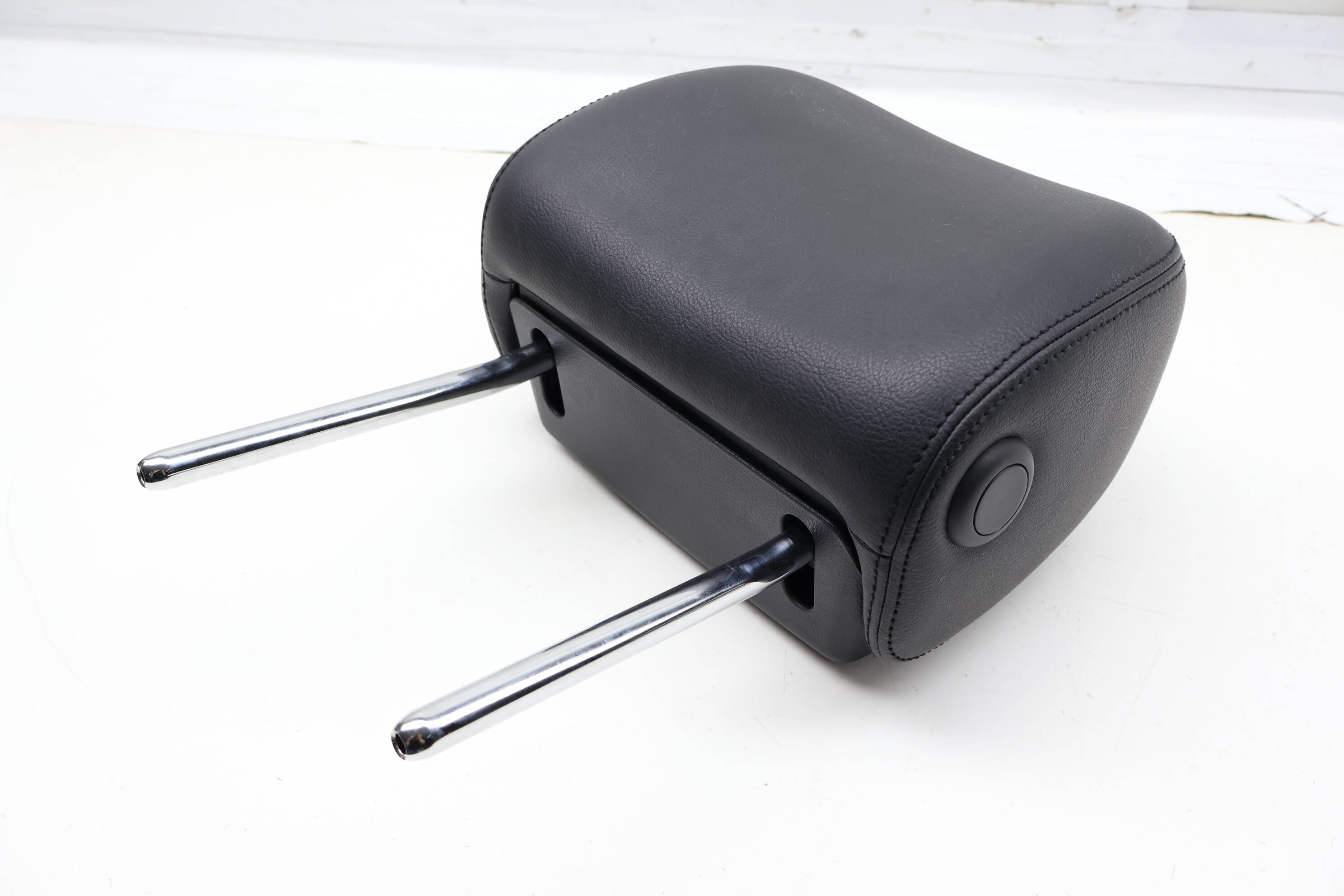 Headrest / Head Rest 7P6881903R