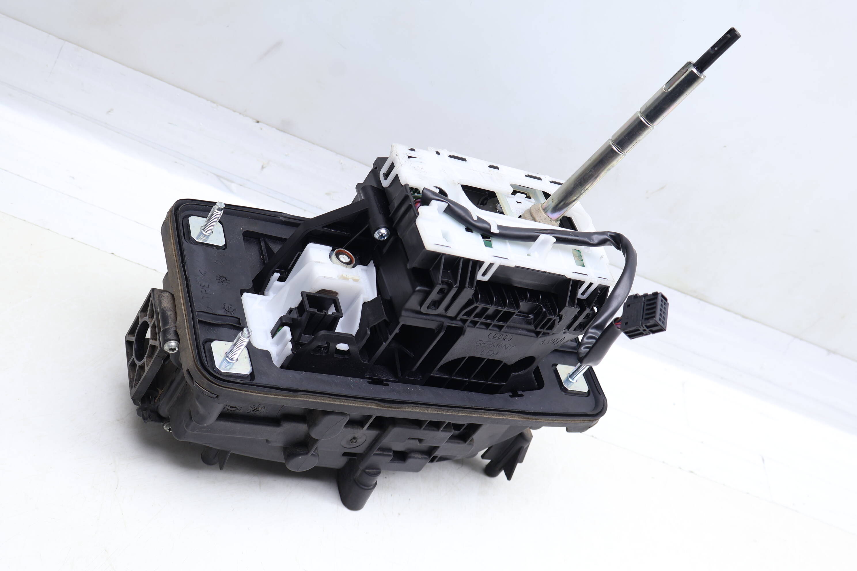 Automatic Shift / Shifter Assembly 8K1713041AP