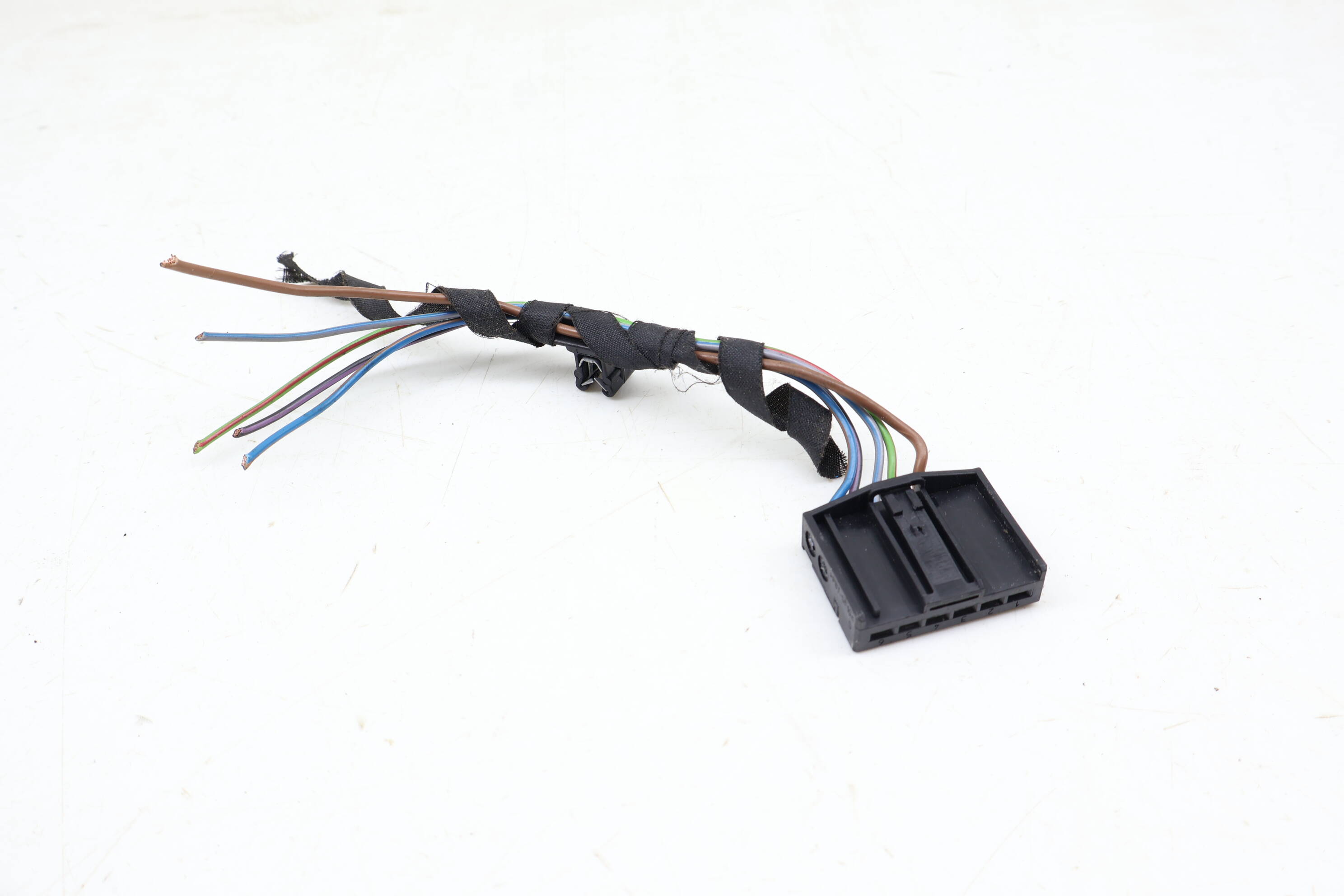 Outer Tail Light Wiring Harness Connector / Pigtail 61136984754