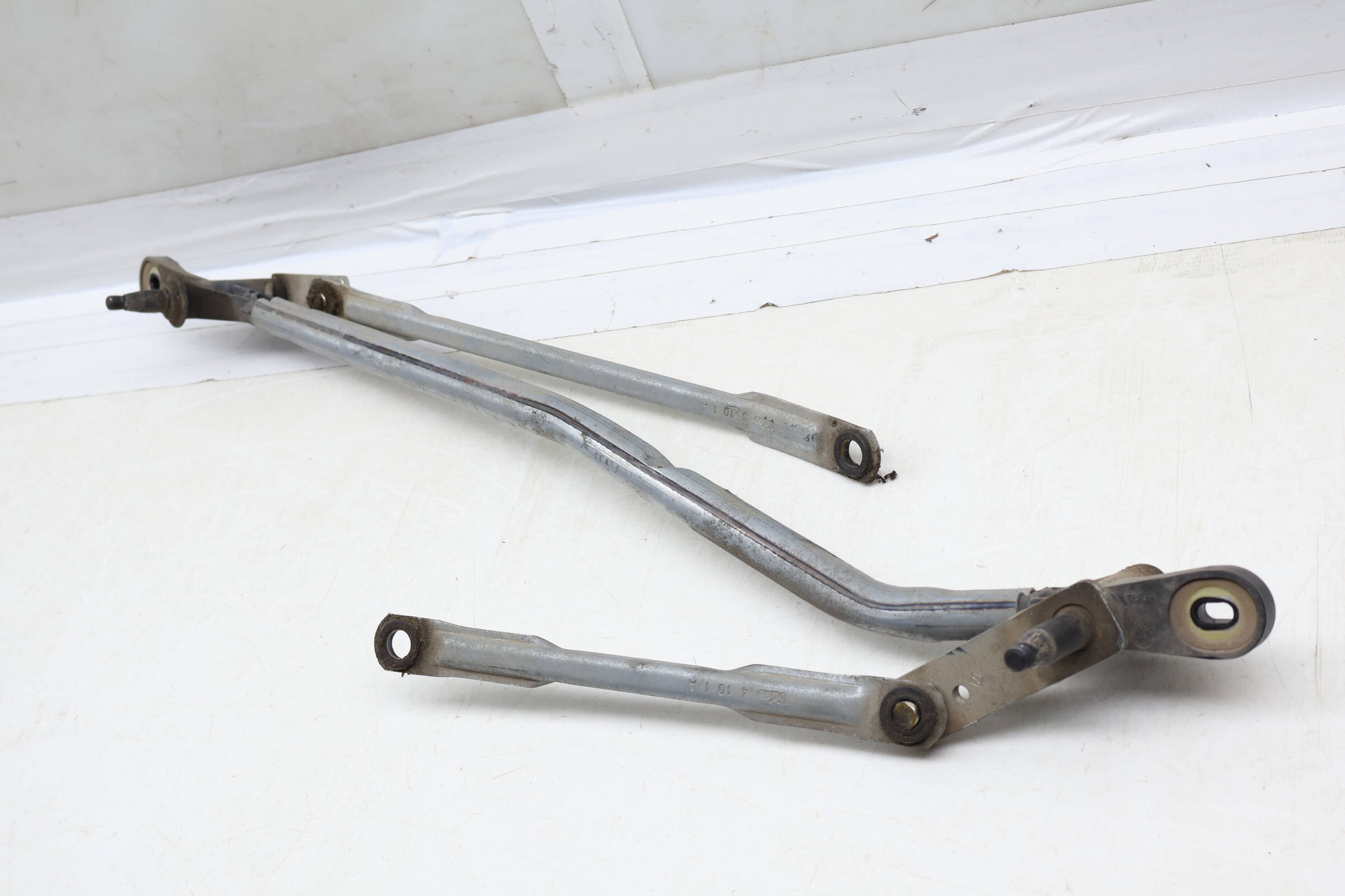 Windshield Wiper Bracket / Transmission 8J1955023D