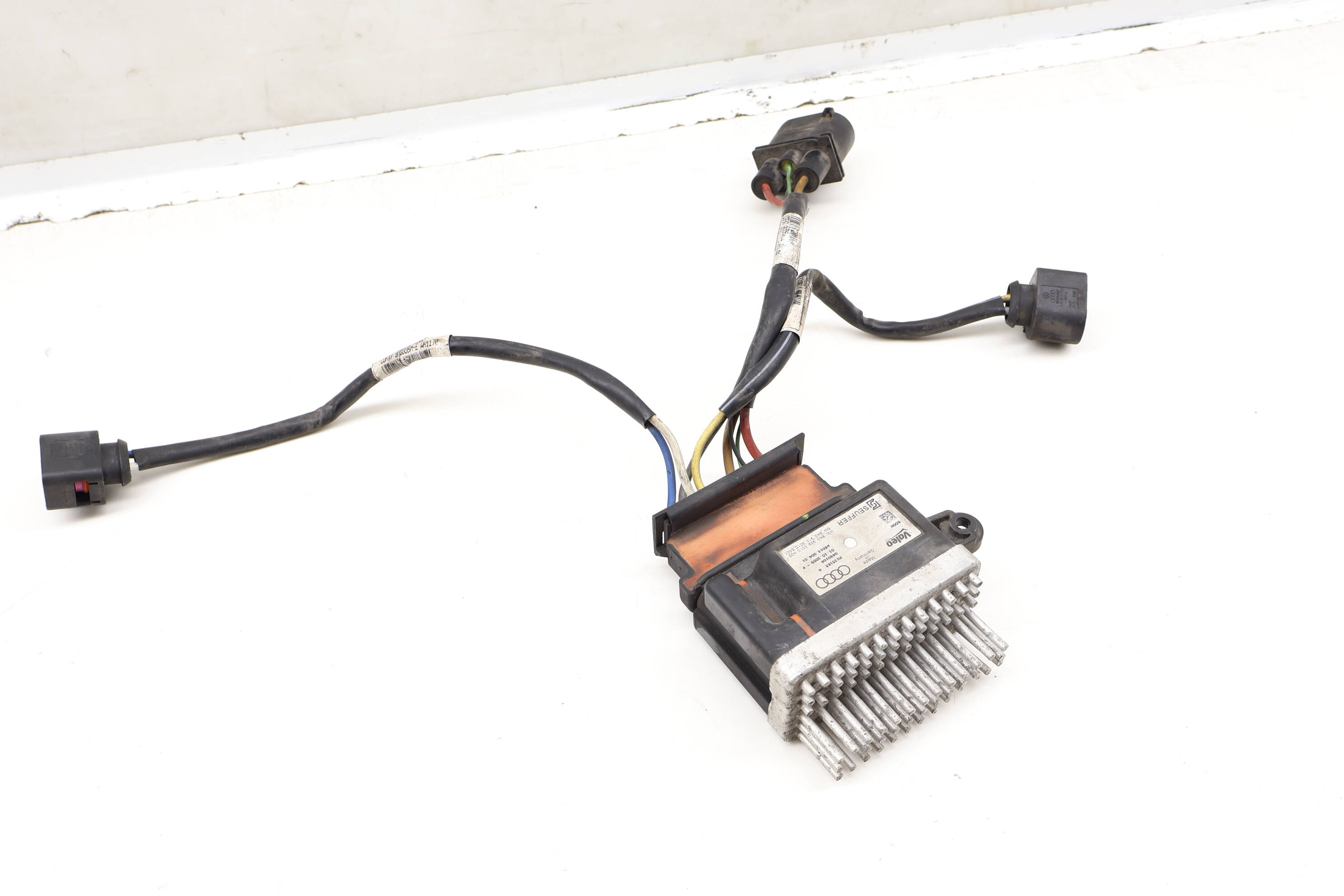 Radiator Cooling Fan Control Module 8K0959501C