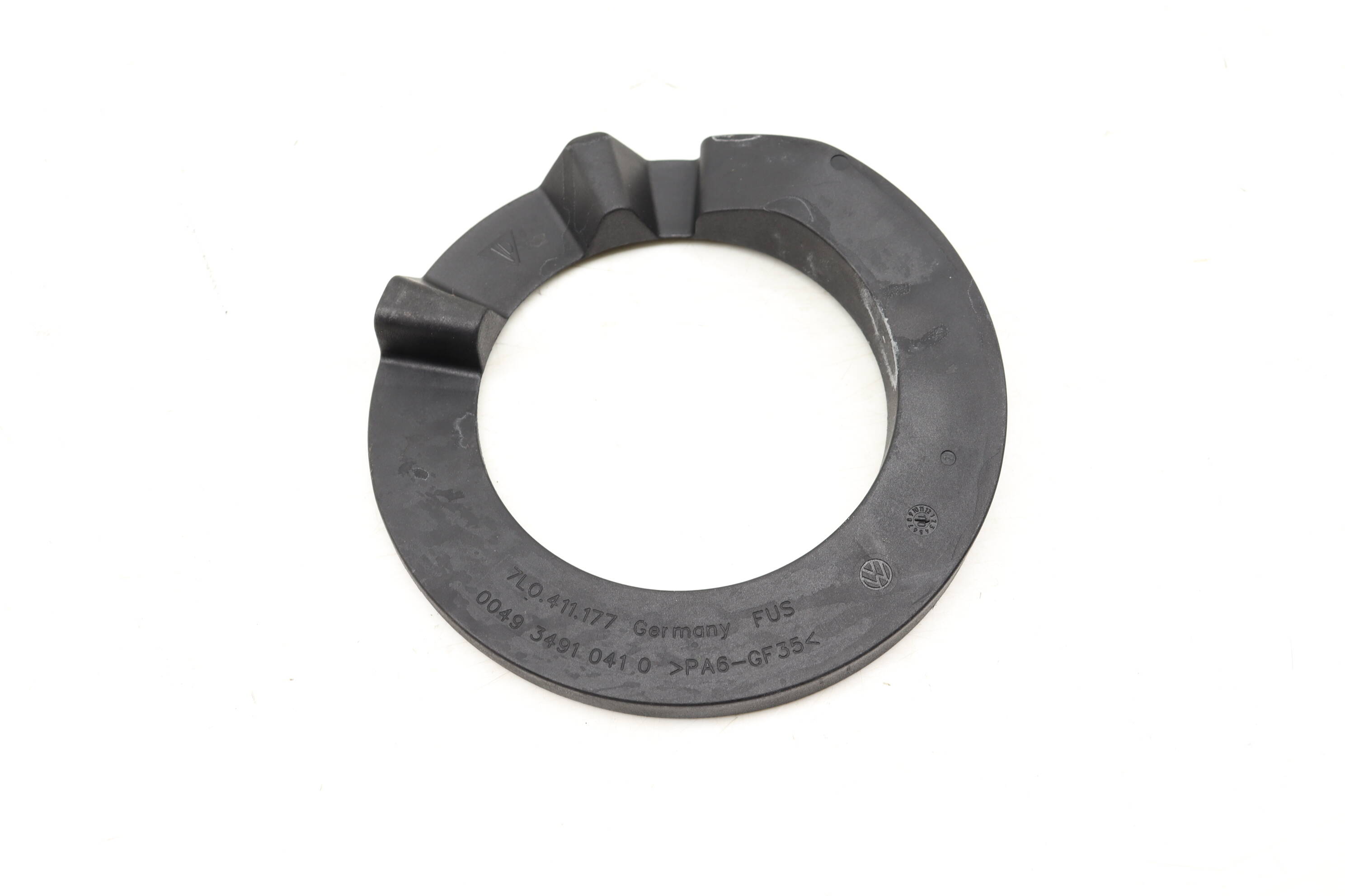 Upper&#x20;Spring&#x20;Pad&#x20;&#x2F;&#x20;Mount&#x20;7L0411177&#x20;95533352400