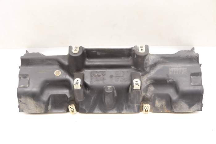 Lower Center Air Duct Bracket 51747294627 main product photo