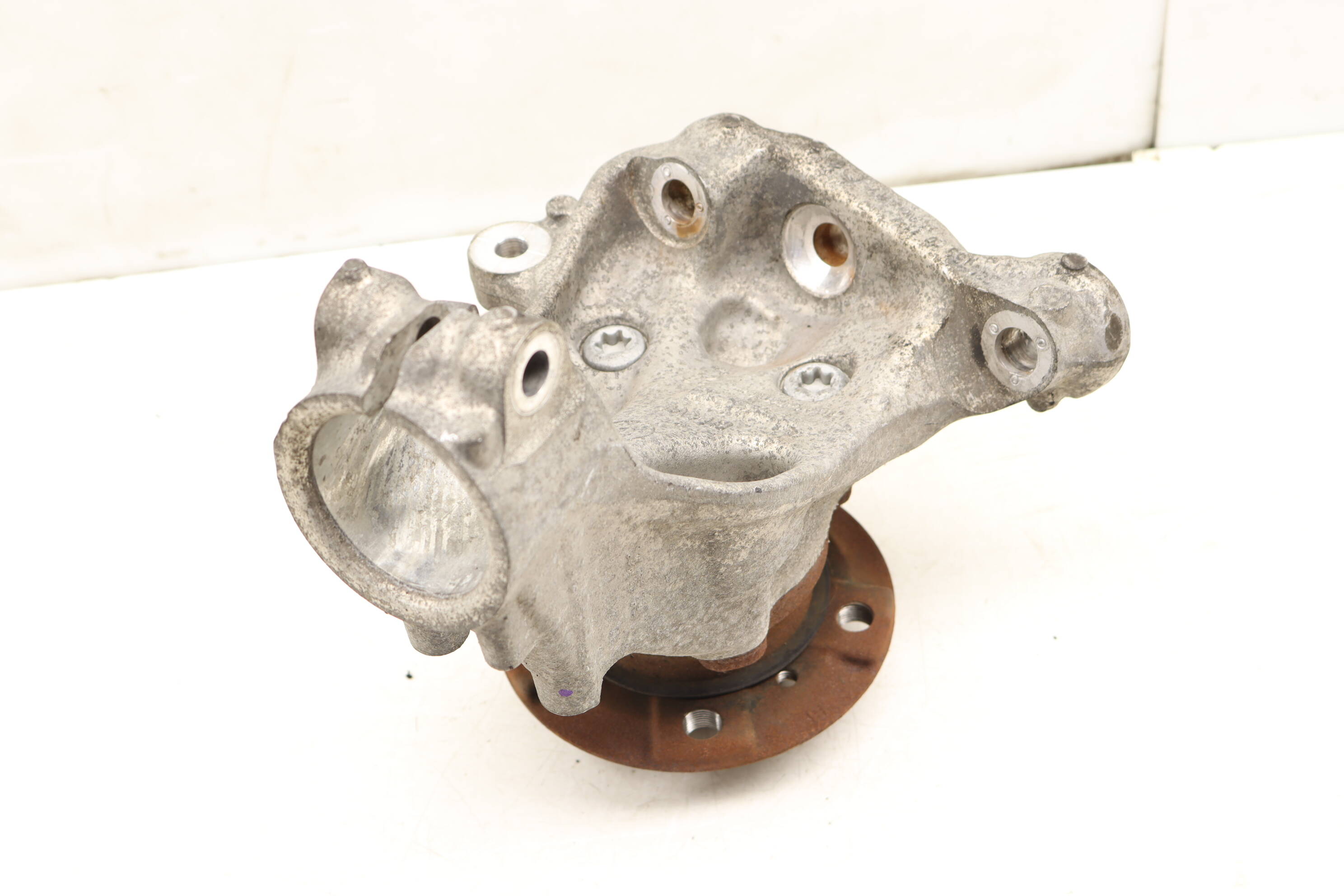 BMW Front Right Spindle Knuckle W/ Wheel Bearing 31216792286