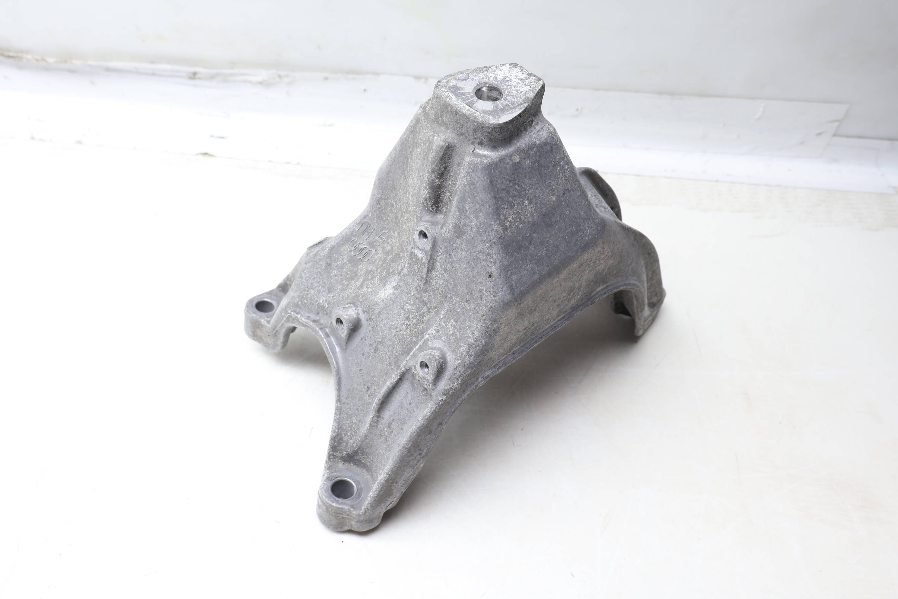 Engine&#x20;&#x2F;&#x20;Motor&#x20;Mount&#x20;Bracket&#x20;8K0199308CH