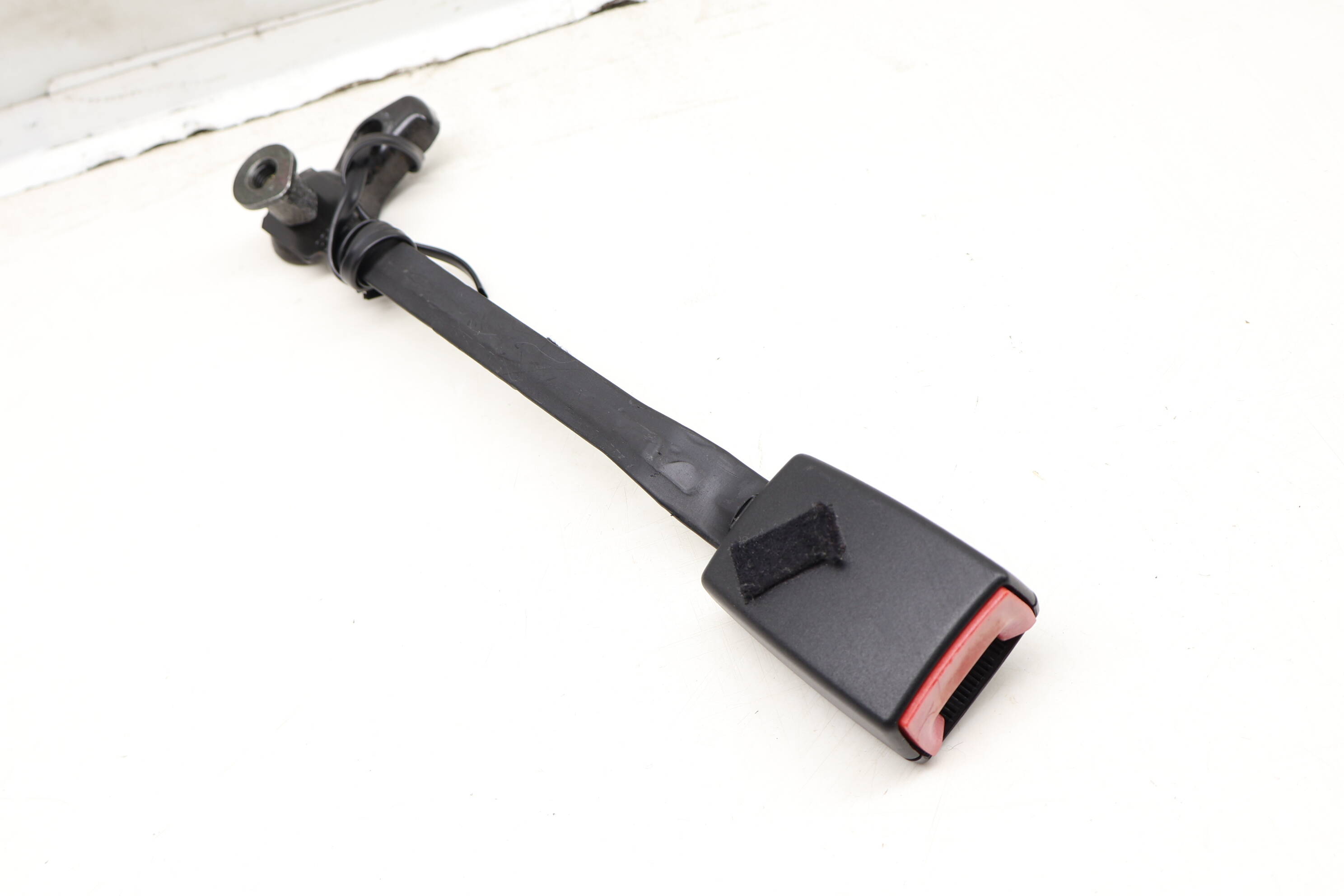 Seatbelt&#x20;&#x2F;&#x20;Seat&#x20;Belt&#x20;Buckle&#x20;Receiver&#x20;4B0857756F