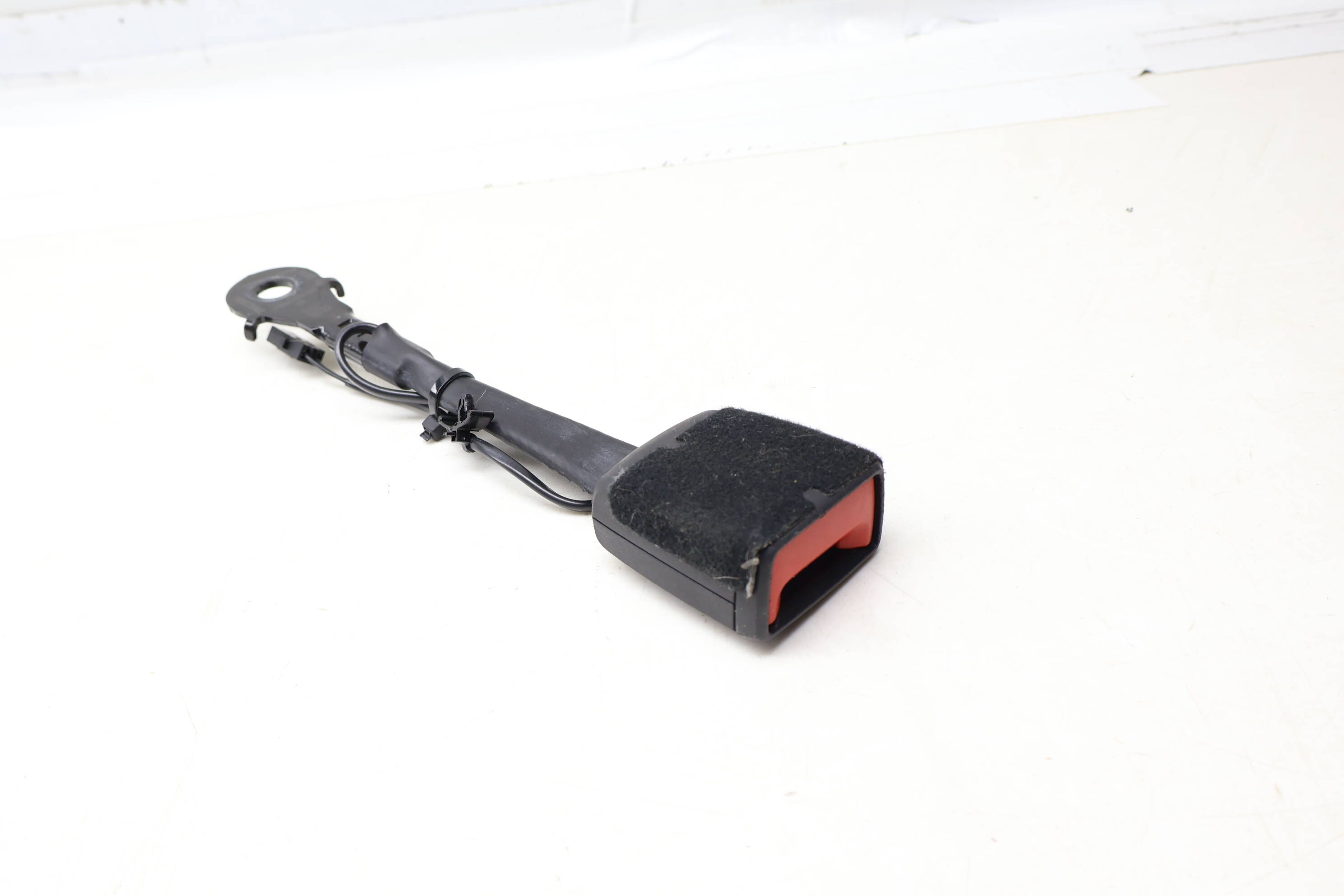 Seat Belt Buckle / Receiver 11K857755