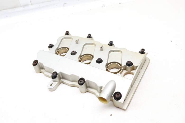 Engine Valve / Cylinder Head Cover 06E103472L main product photo