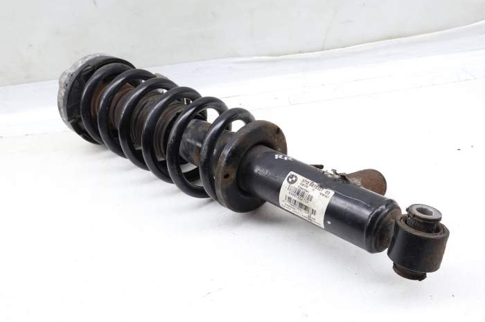 Strut Shock / Spring Assembly 37126872327 main product photo