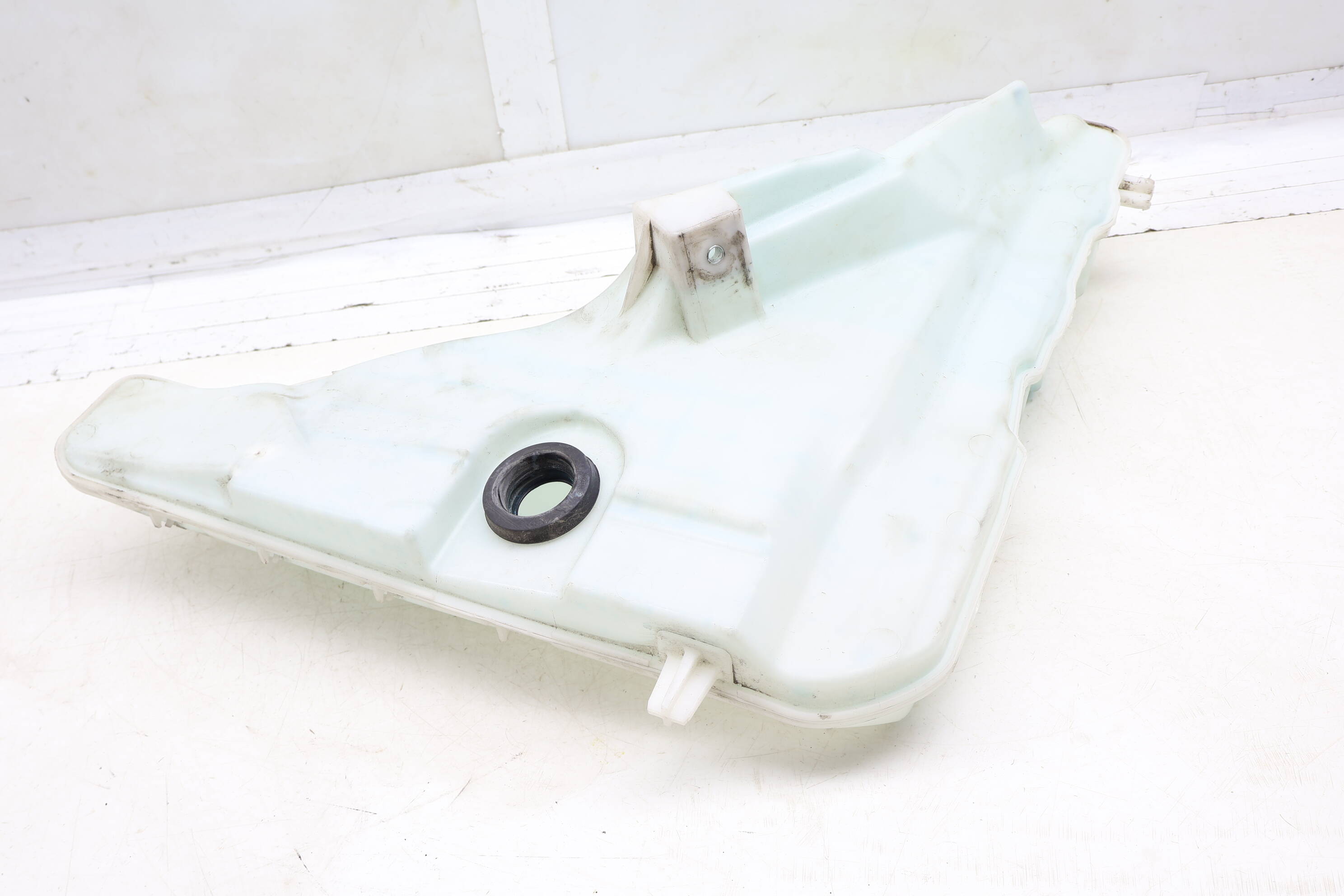 Windshield Washer Reservoir / Tank 4M0955452B