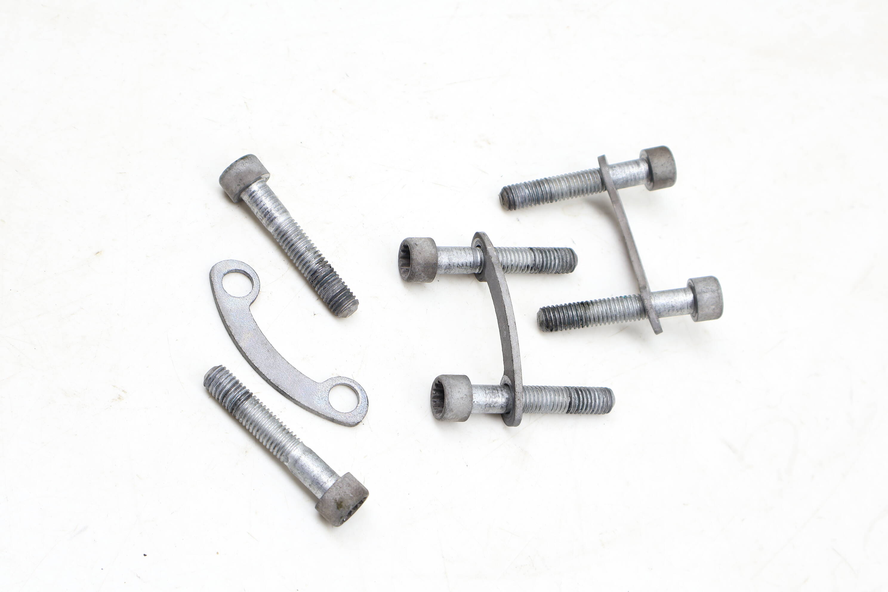 Driveshaft Bolt W/ Retaining Plate Set N10719001