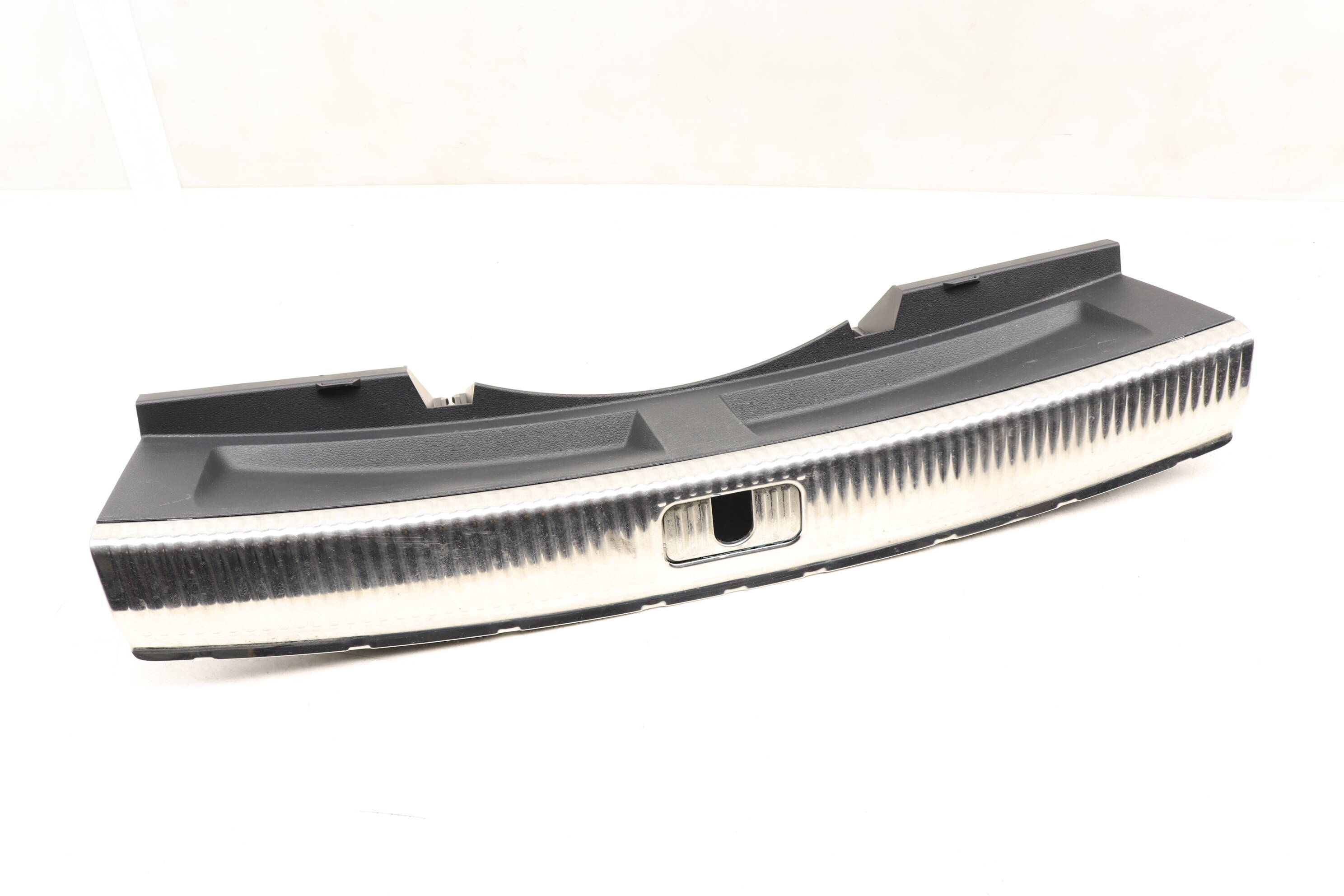 Lower&#x20;Hatch&#x20;Latch&#x20;Scuff&#x20;Panel&#x20;Trim&#x20;&#x2F;&#x20;Cover&#x20;8W8864483C