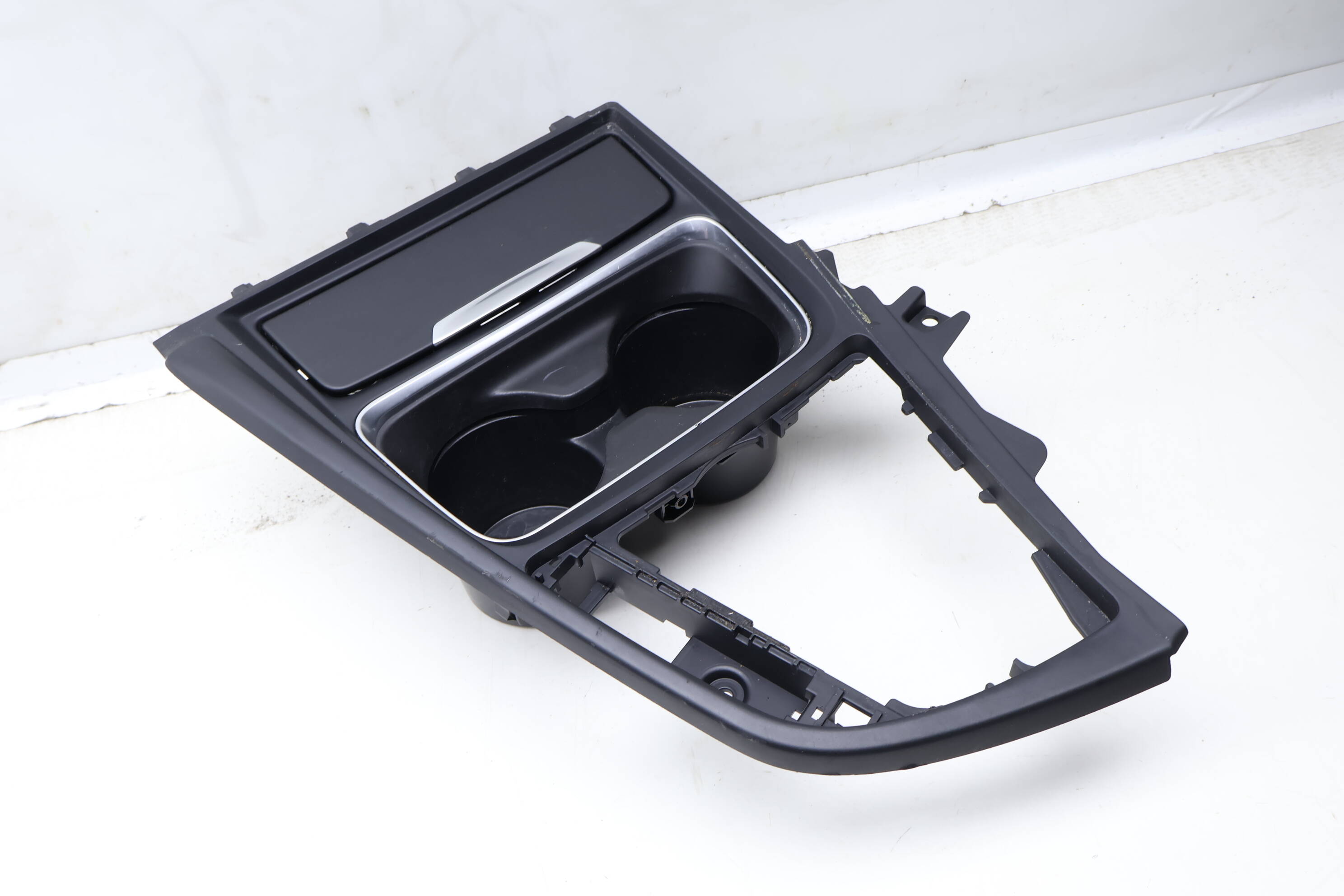 Center&#x20;Console&#x20;Trim&#x20;&#x2F;&#x20;Panel&#x20;W&#x2F;&#x20;Cup&#x20;Holder&#x20;51169218925