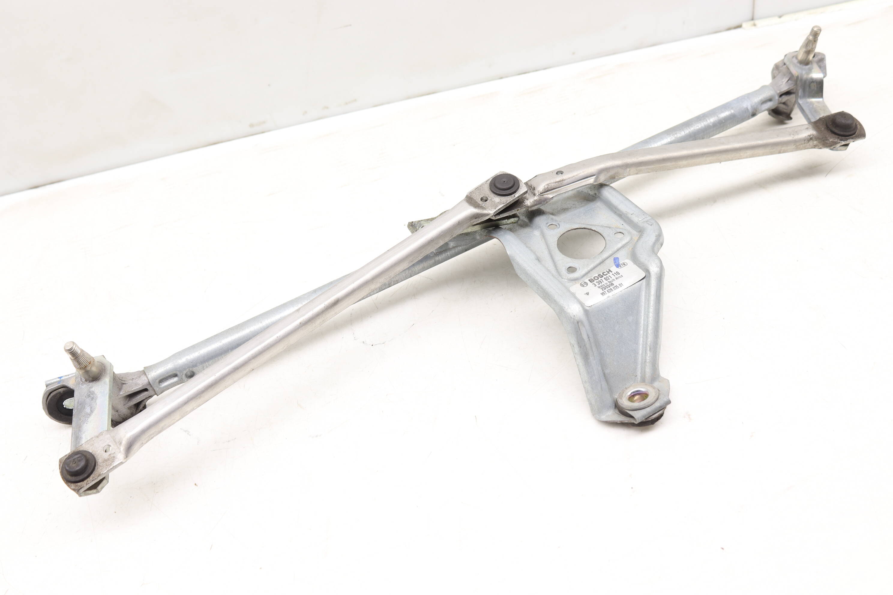 Windshield Wiper Transmission / Bracket 99762803501