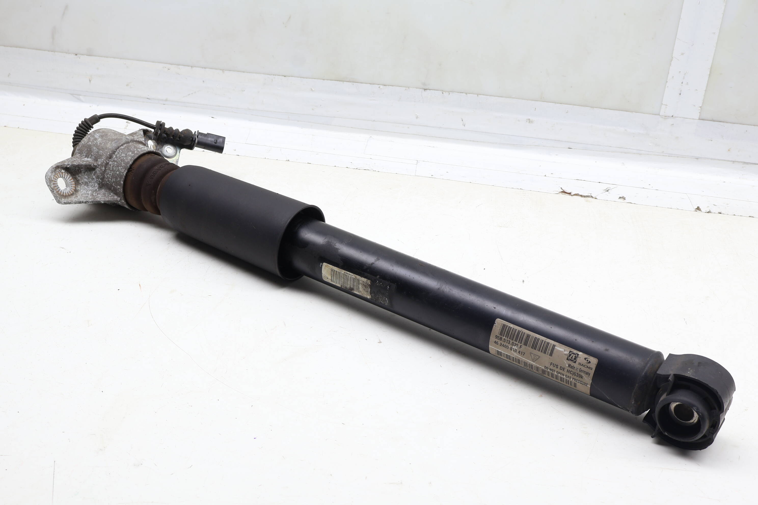 Strut / Shock Absorber 95B513035F