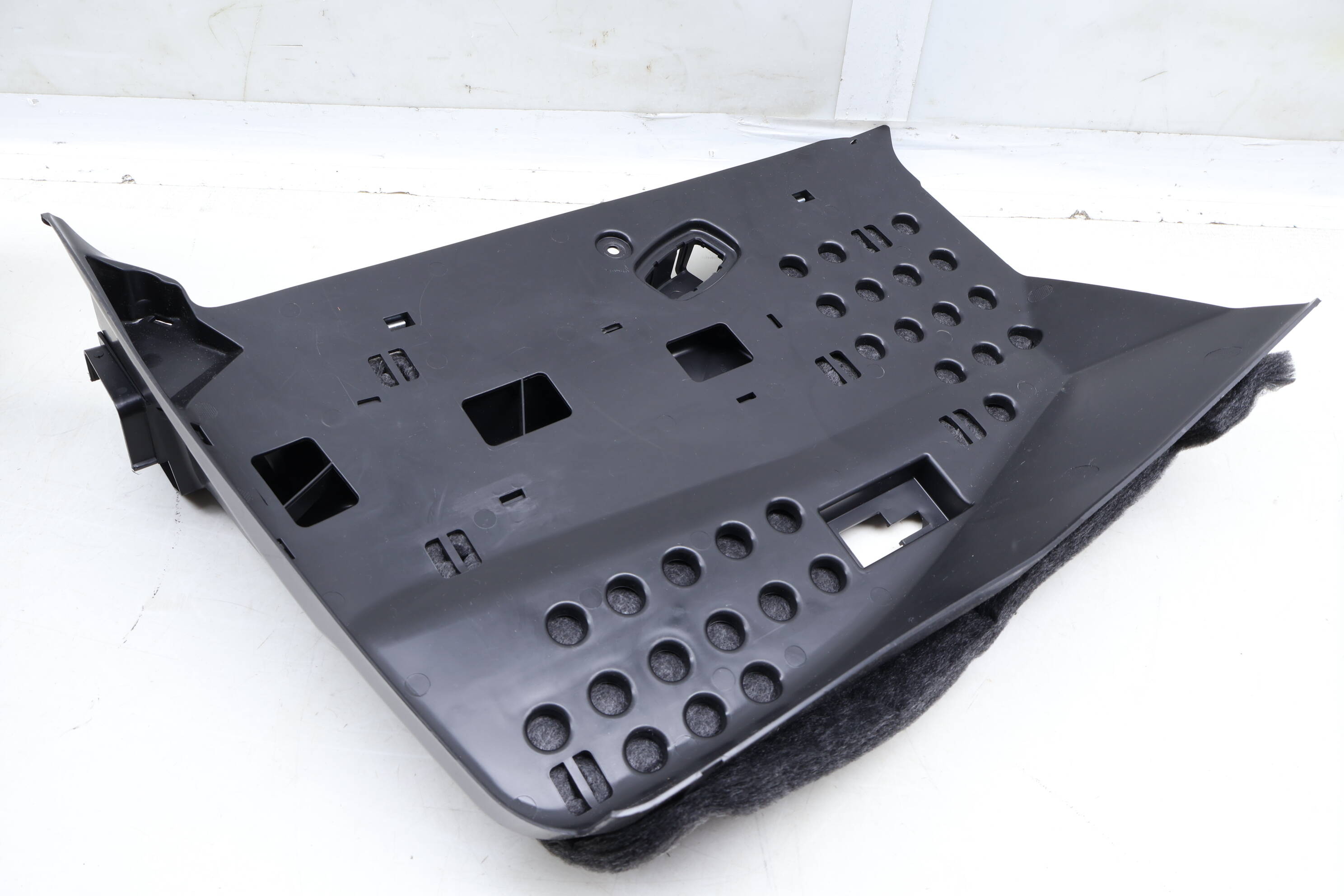 Under Dash Knee Panel 2536805202