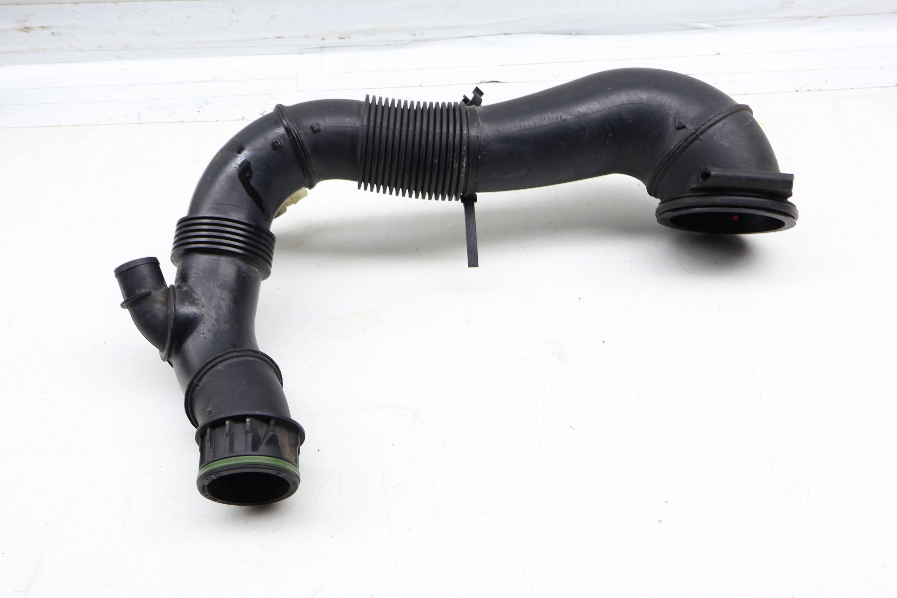 Air Intake Hose / Tube 95B128532D