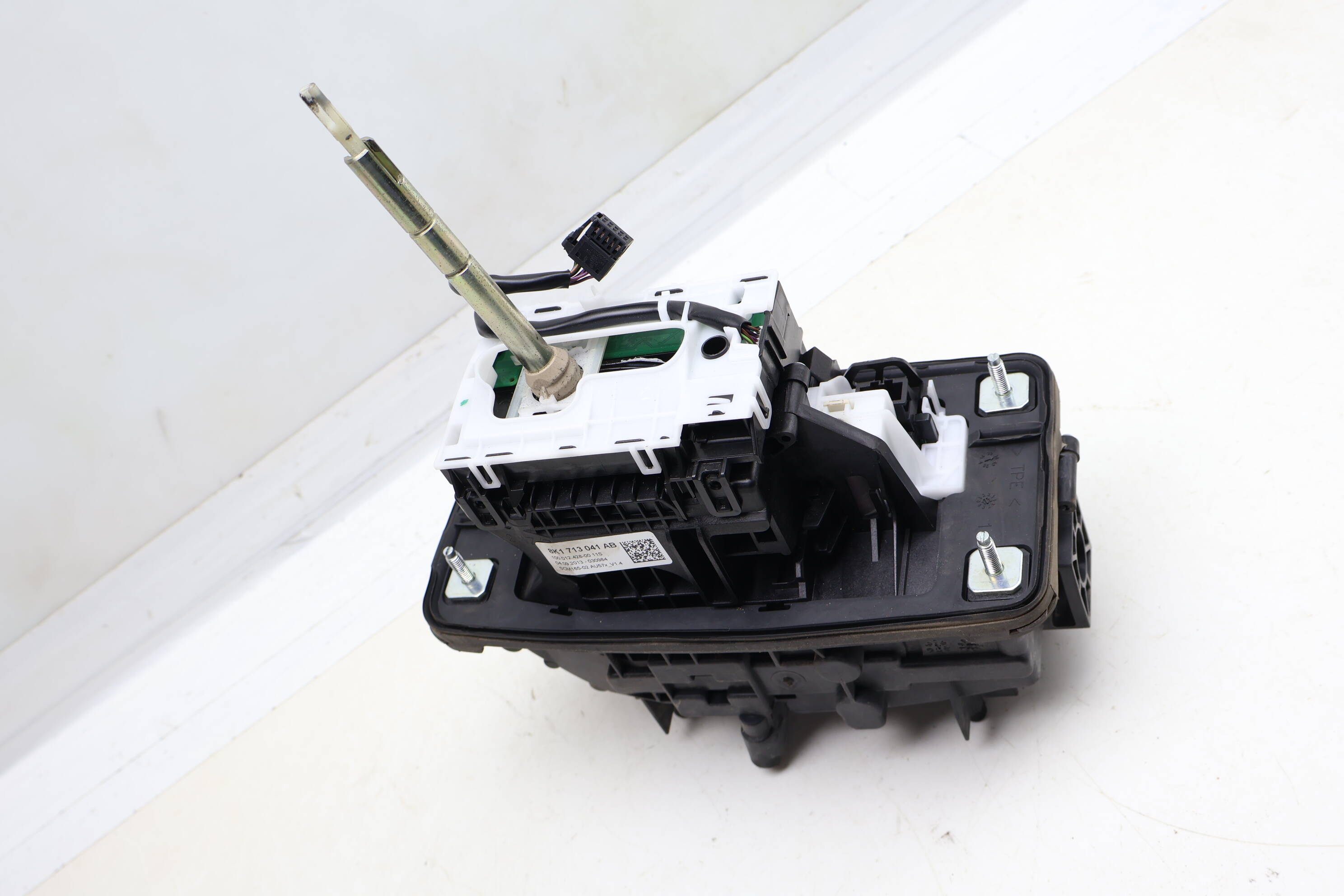 Automatic Shift / Shifter Assembly 8K1713041AB