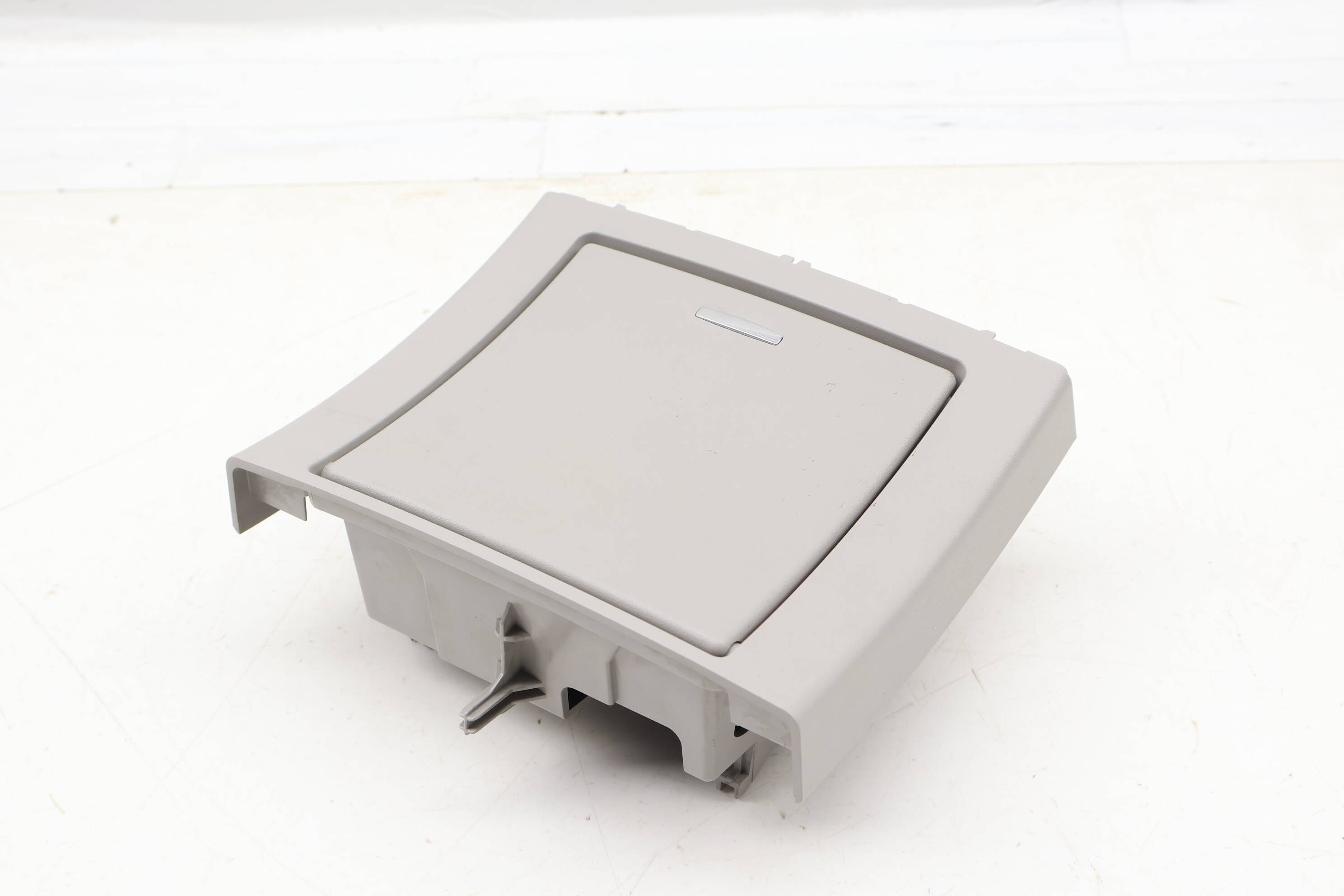 Center Console Ashtray / Ash Tray 2126803850