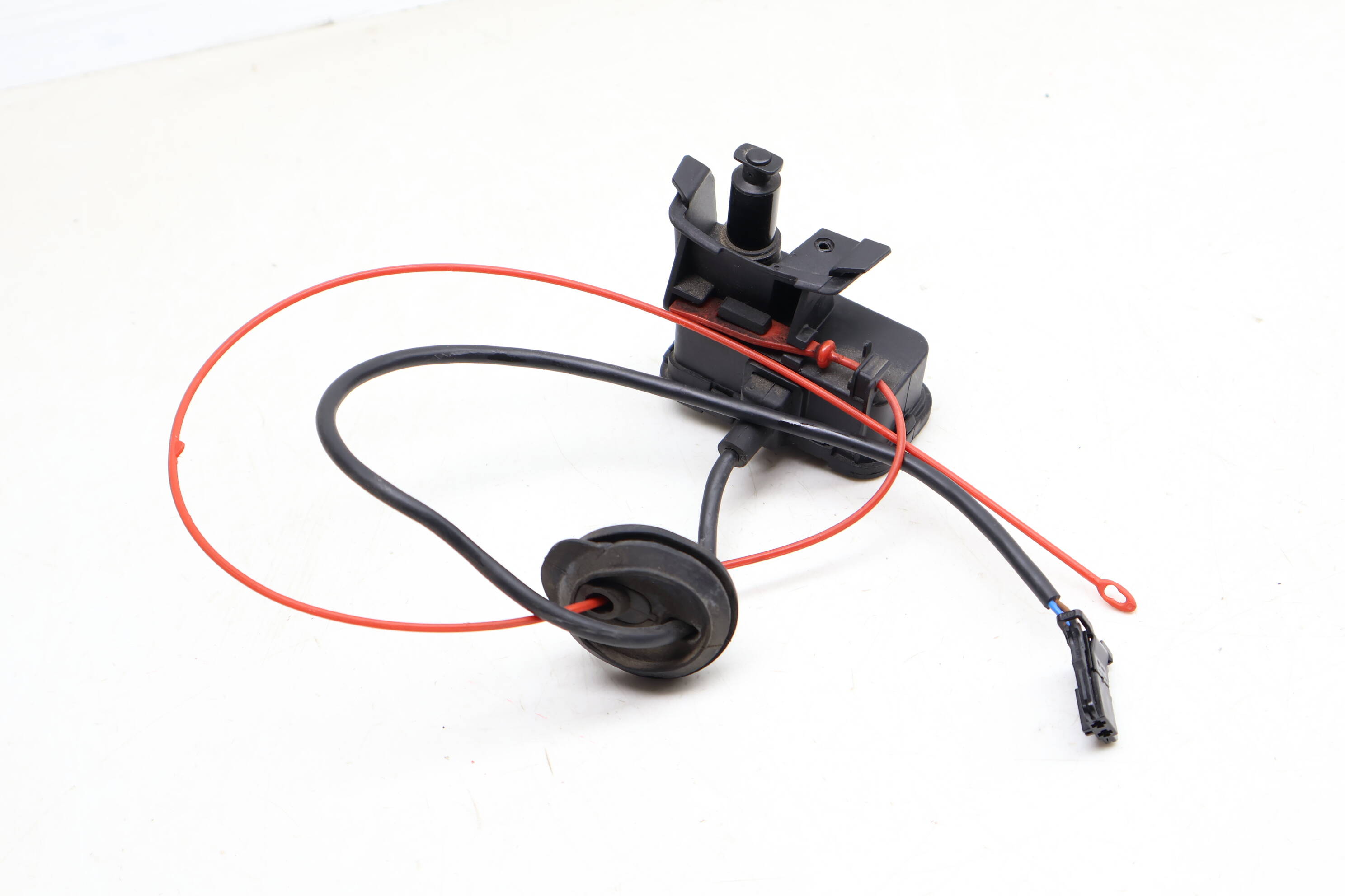 Gas / Fuel Door Lock Actuator 4H0810773G