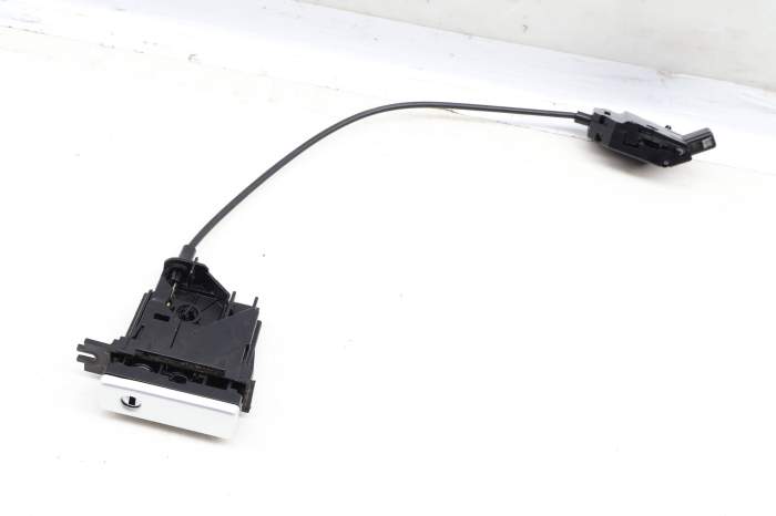 Glove Box Handle / Lock Cylinder 7L5857147 95555212701 main product photo